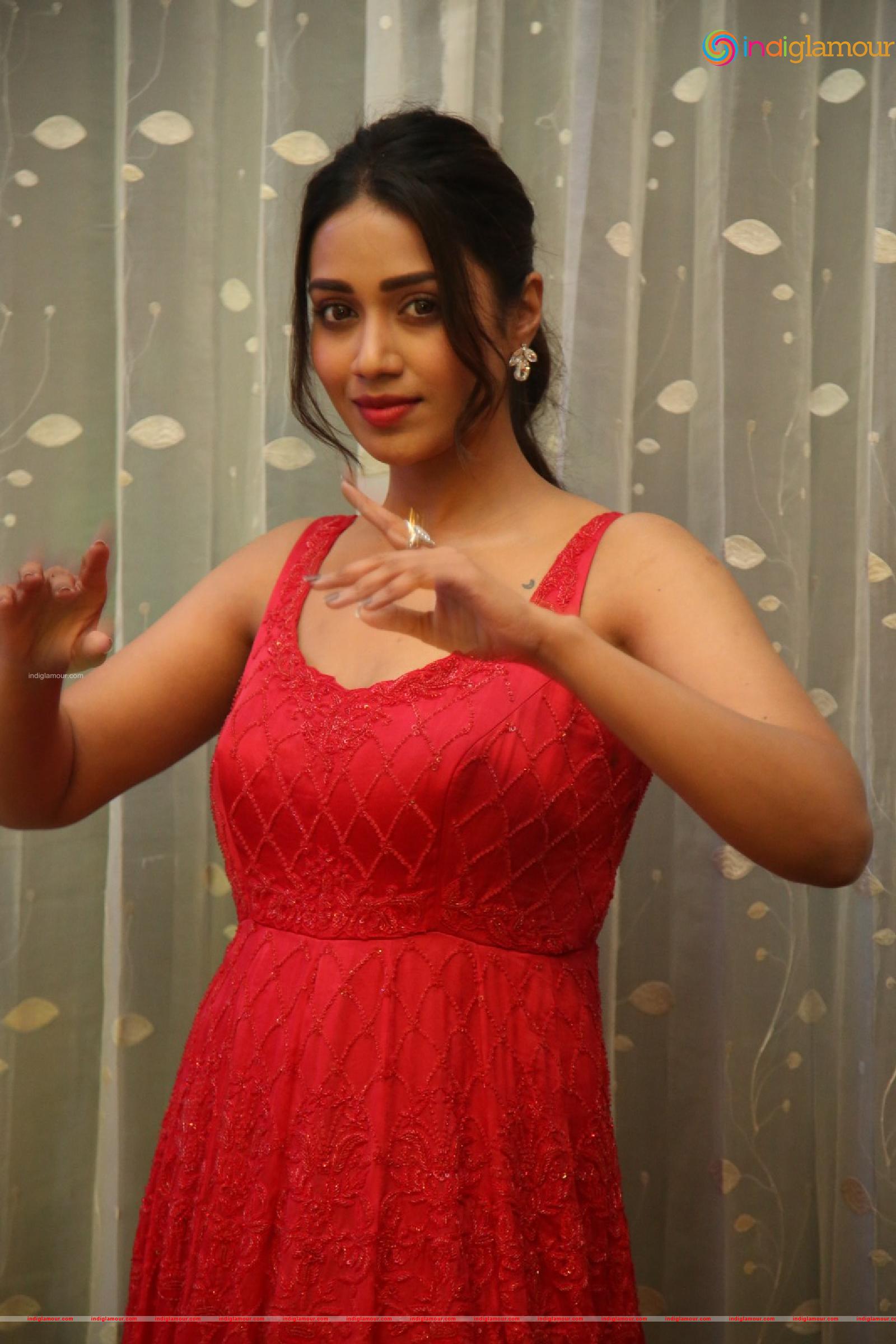 Nivetha Pethuraj Actress hd photo