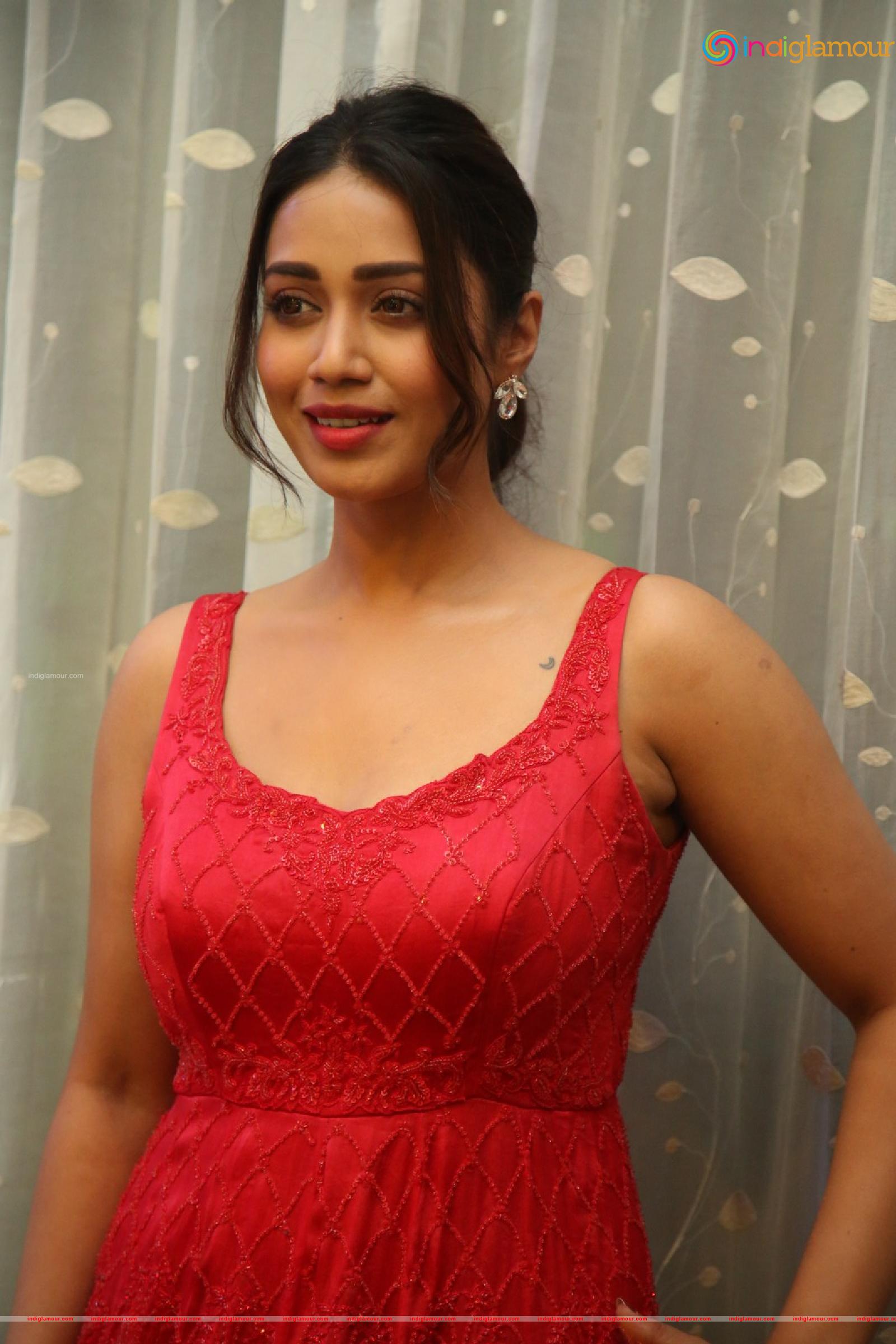 Nivetha Pethuraj Actress hd photo