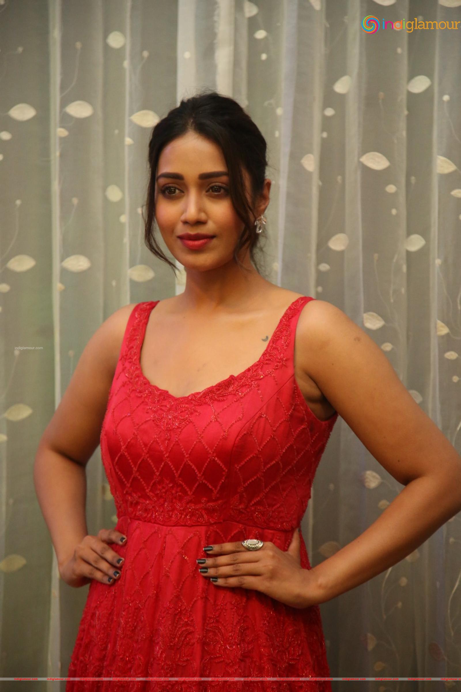 Nivetha Pethuraj Actress hd photo