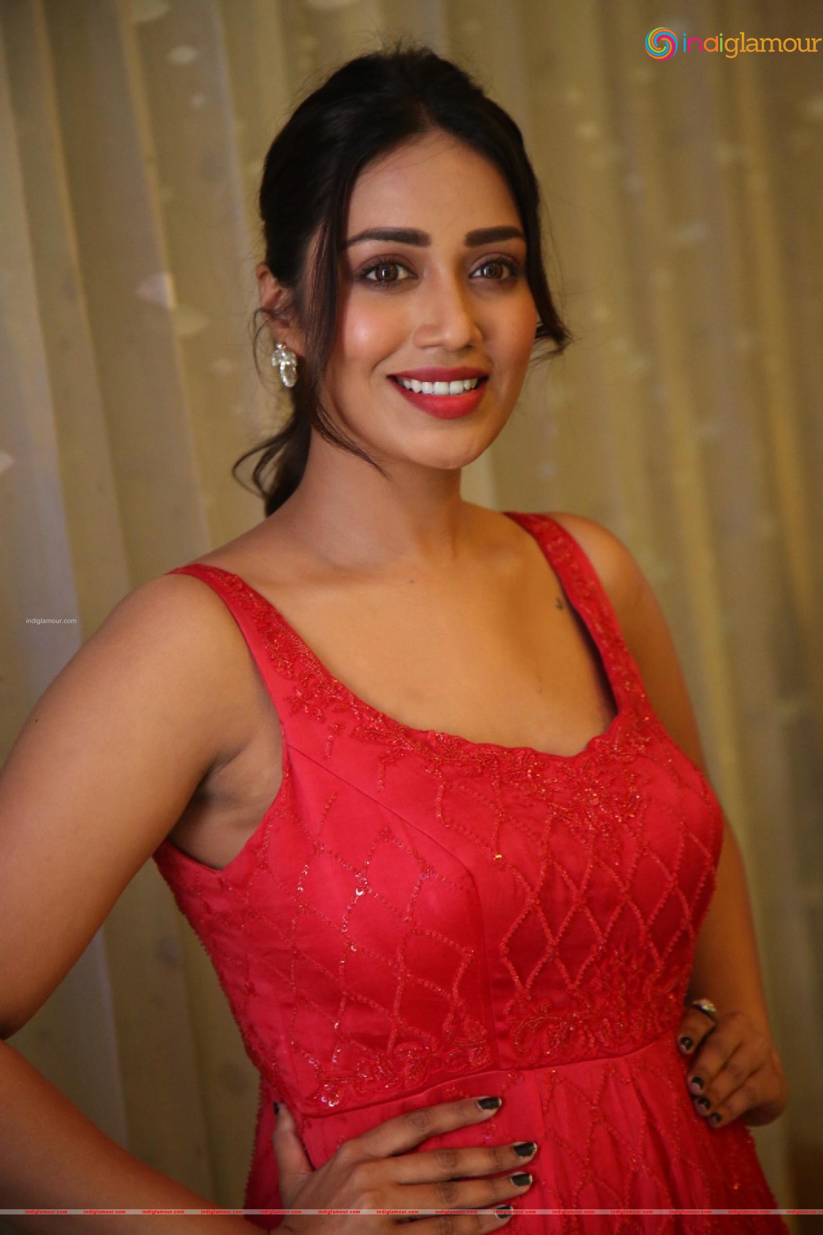 Nivetha Pethuraj Actress hd photo
