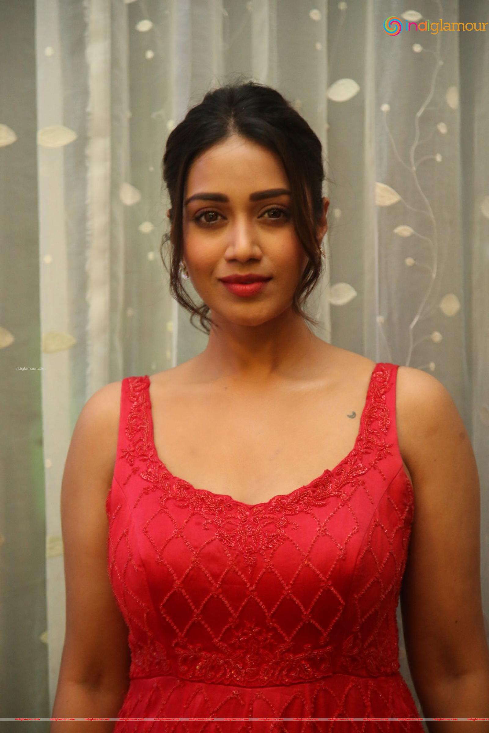Nivetha Pethuraj Actress hd photo