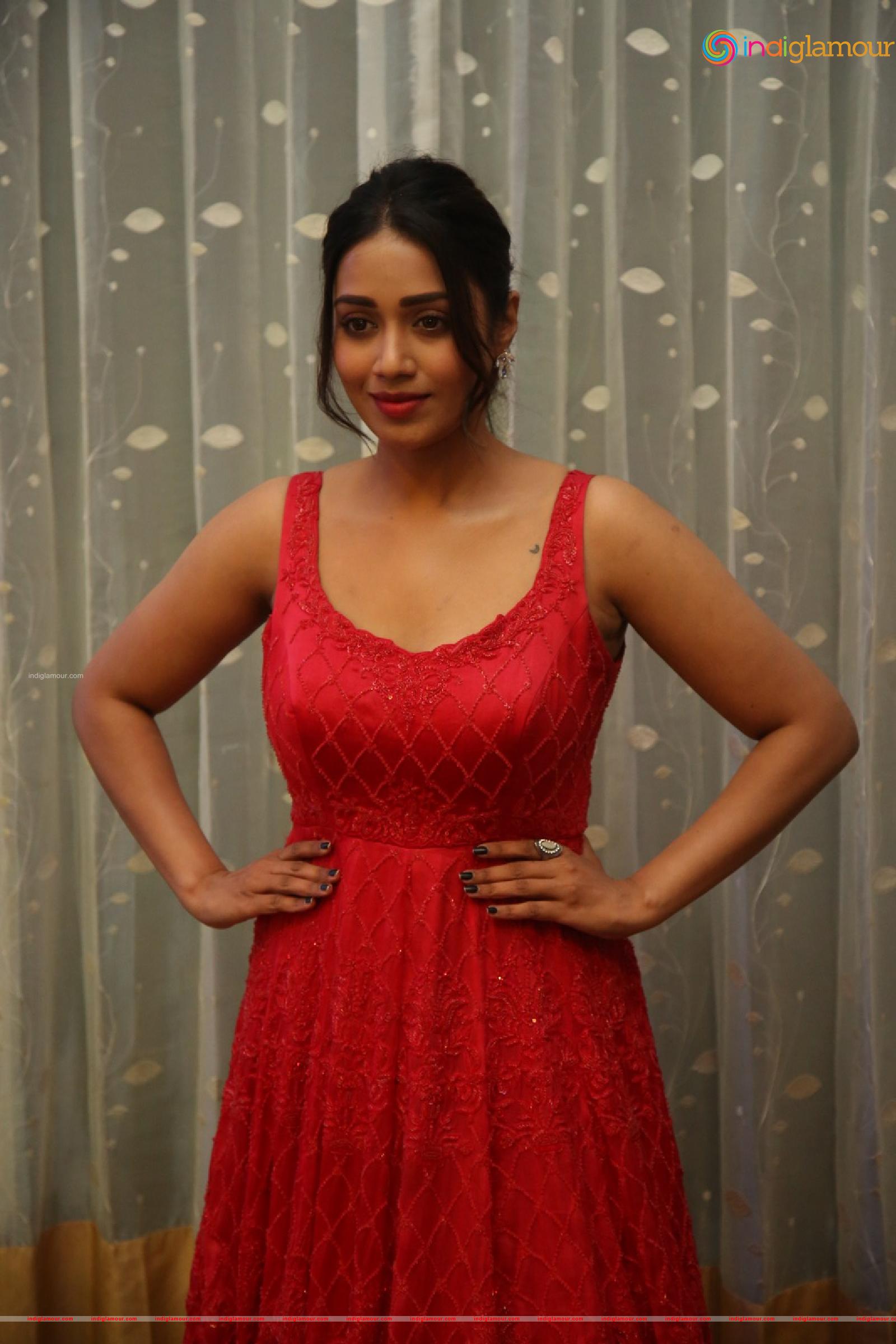 Nivetha Pethuraj Actress hd photo