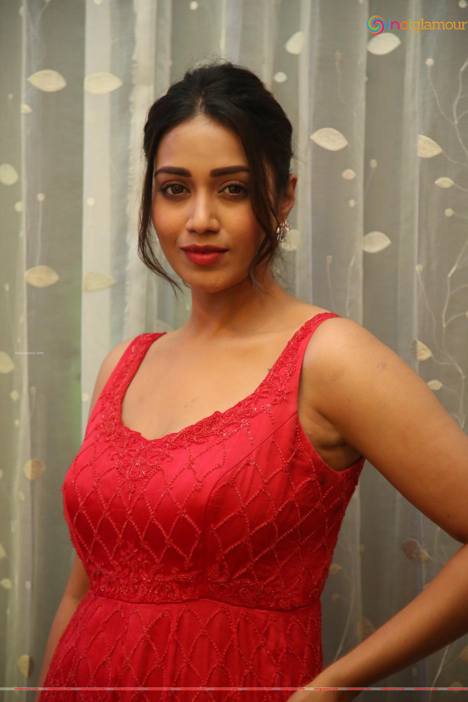 Nivetha Pethuraj Actress hd photo