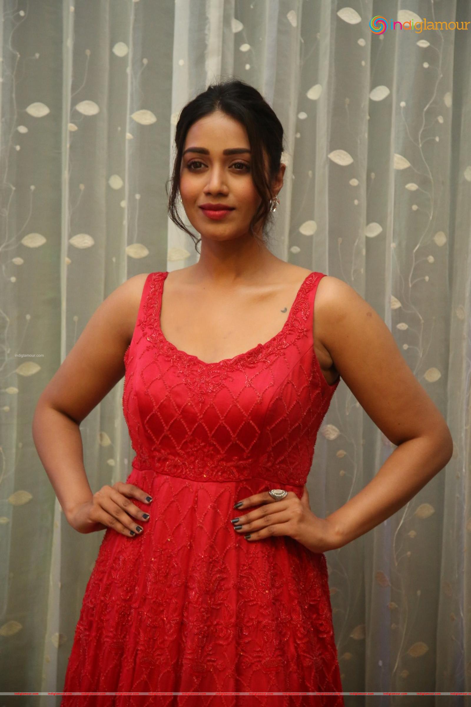 Nivetha Pethuraj Actress hd photo