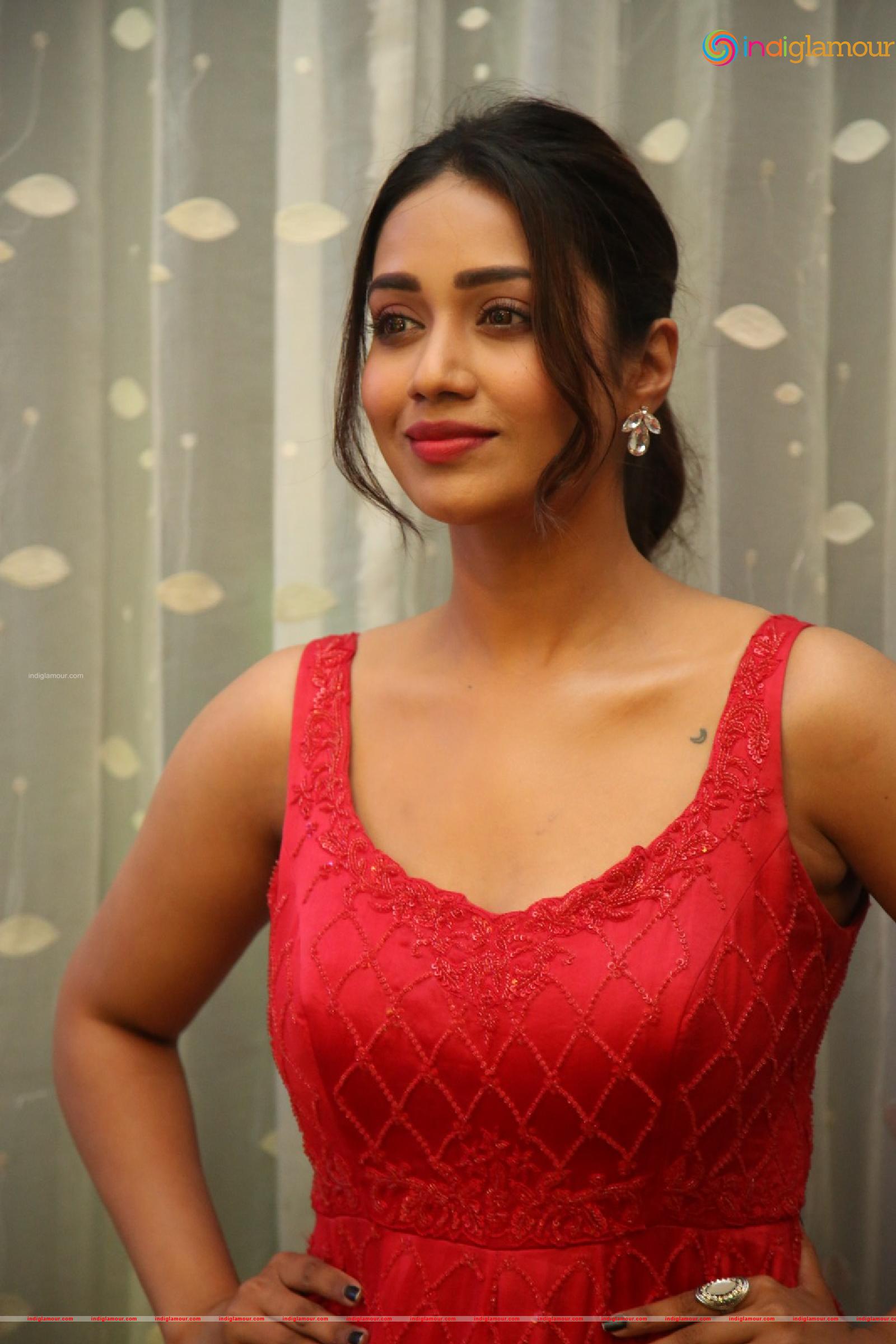 Nivetha Pethuraj Actress hd photo