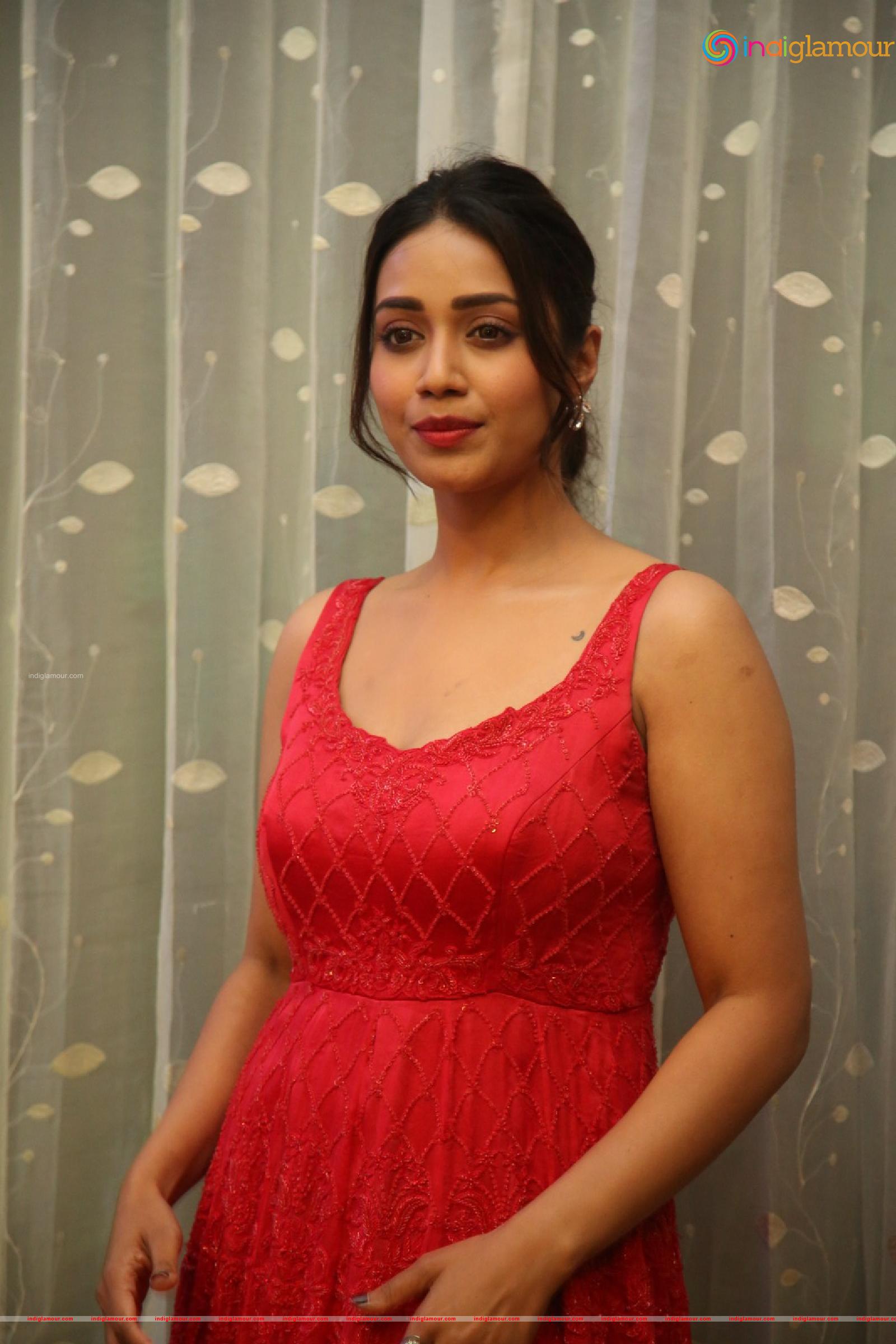 Nivetha Pethuraj Actress hd photo