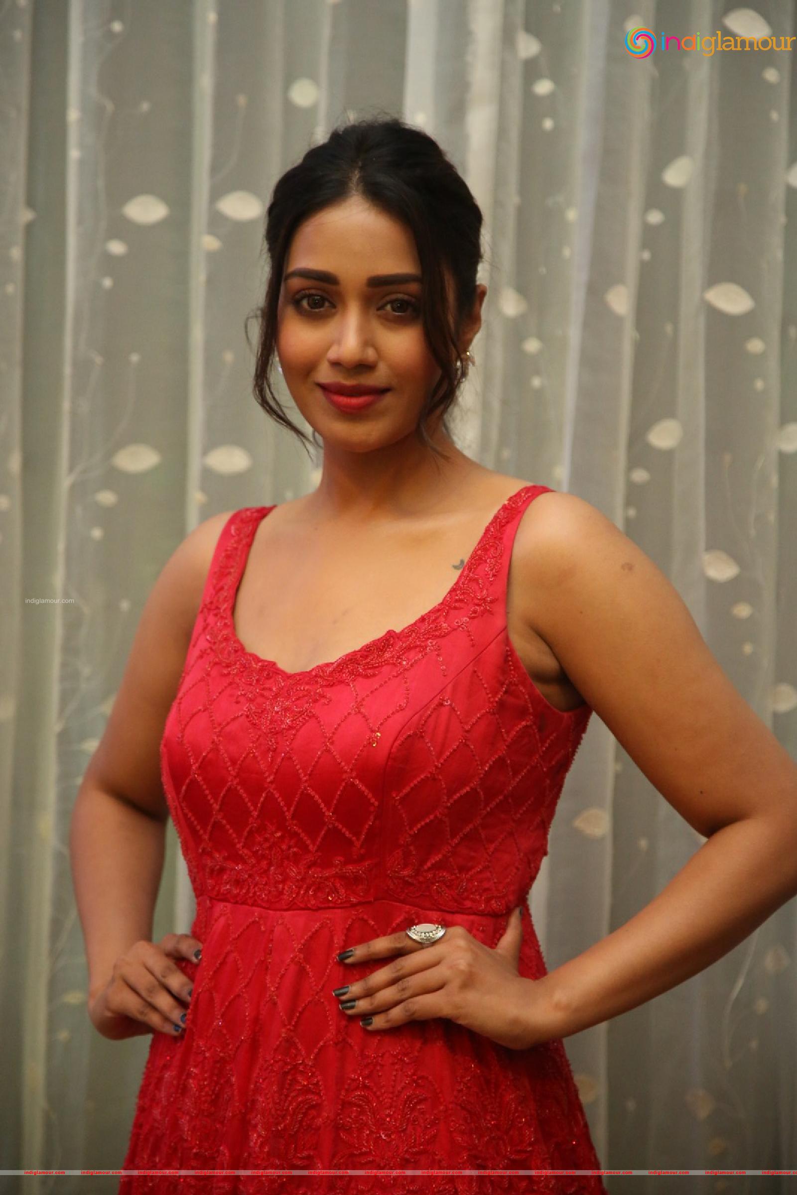 Nivetha Pethuraj Actress hd photo