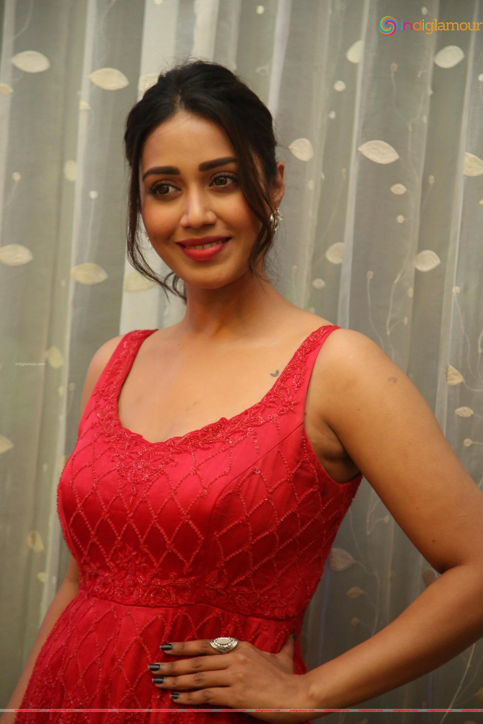 Nivetha Pethuraj Actress hd photo