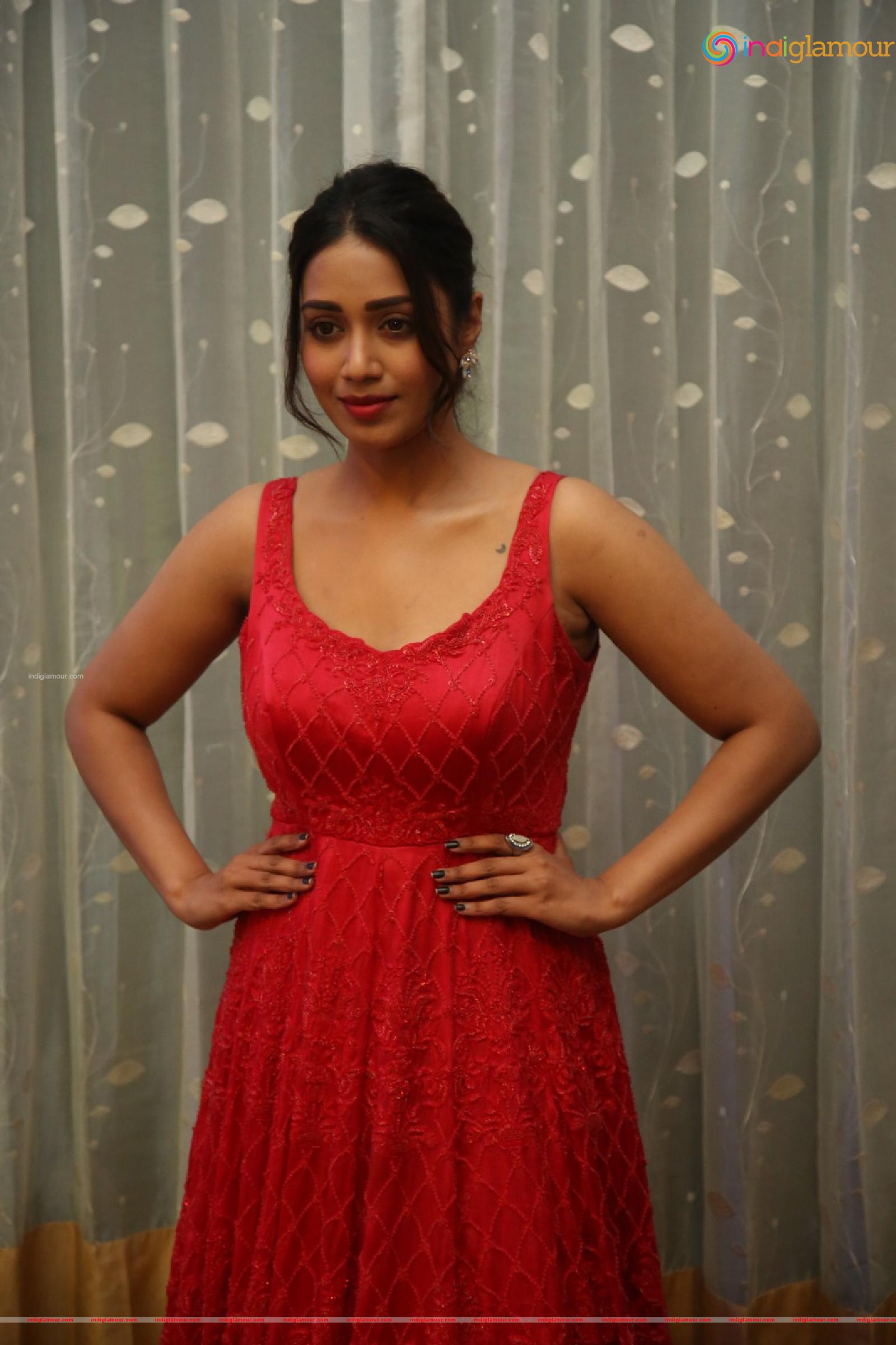 Nivetha Pethuraj Actress hd photo