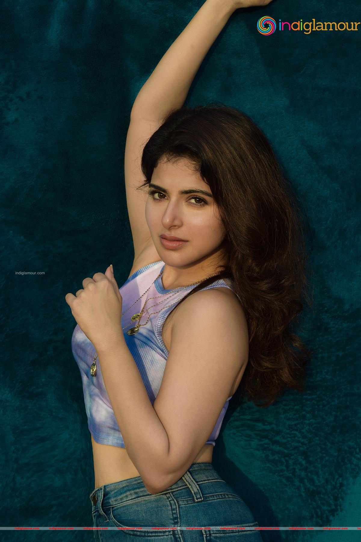 Iswarya Menon Actress hd photo