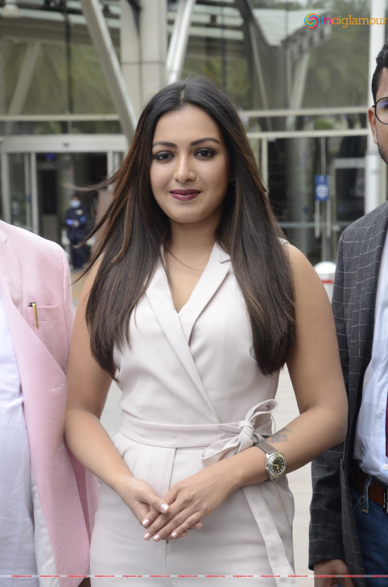 Catherine Tresa Actress hd photo