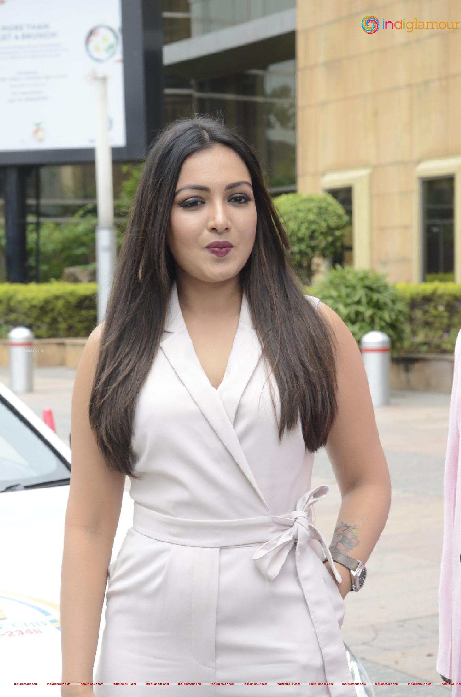 Catherine Tresa Actress hd photo