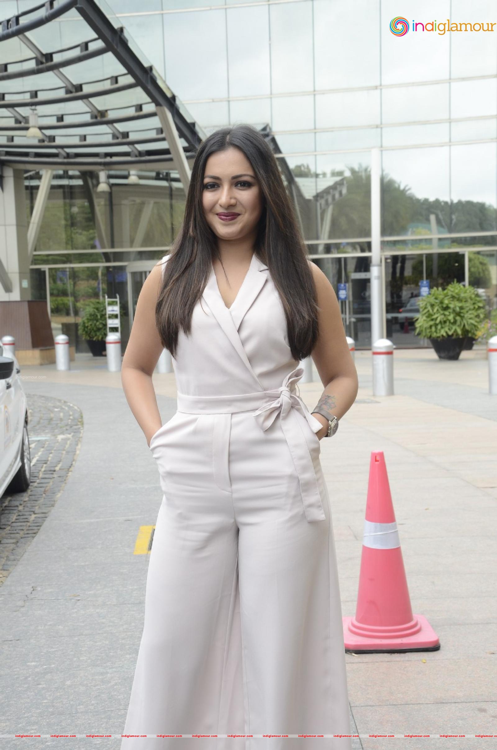 Catherine Tresa Actress hd photo