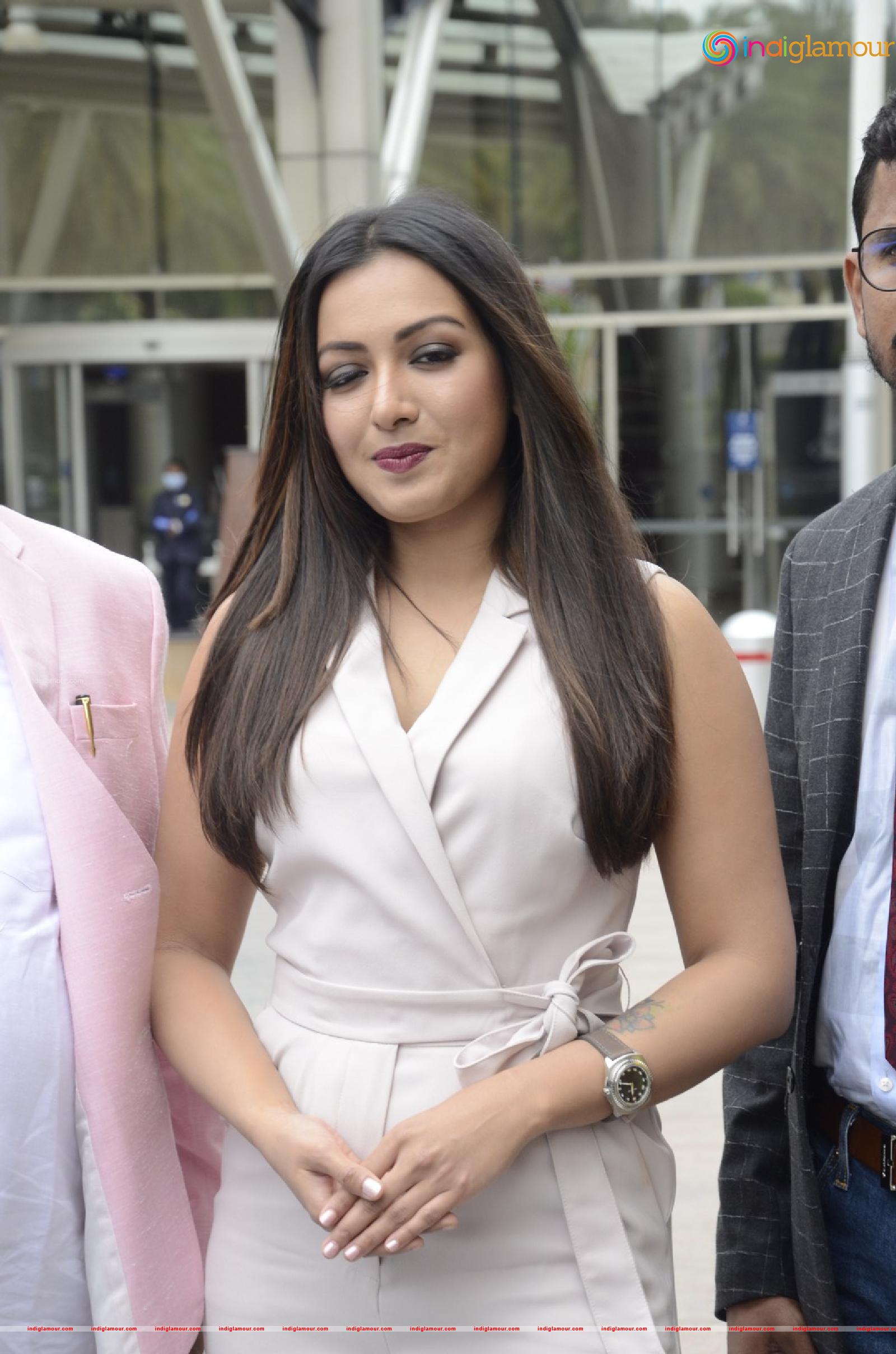 Catherine Tresa Actress hd photo