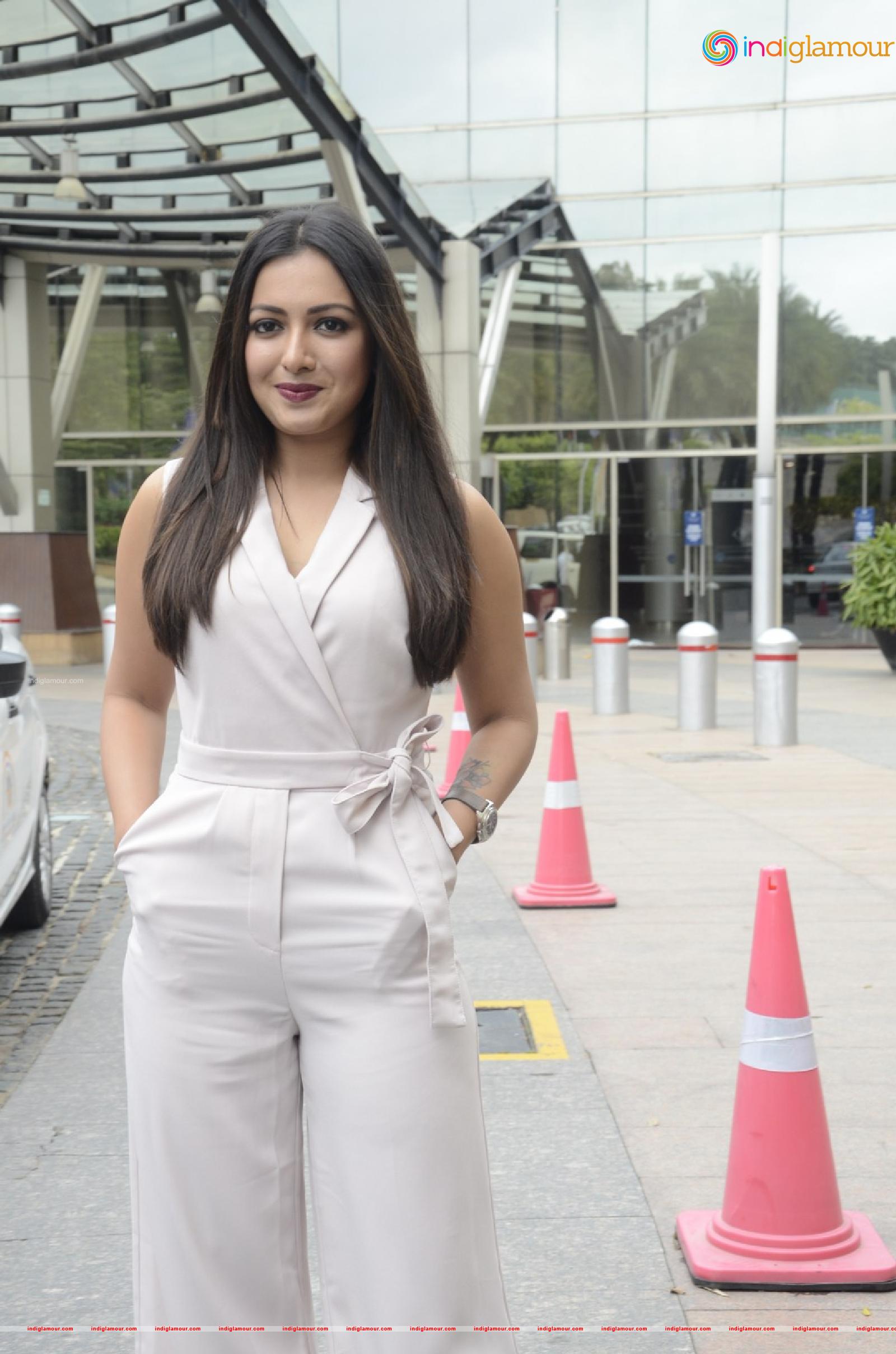 Catherine Tresa Actress hd photo