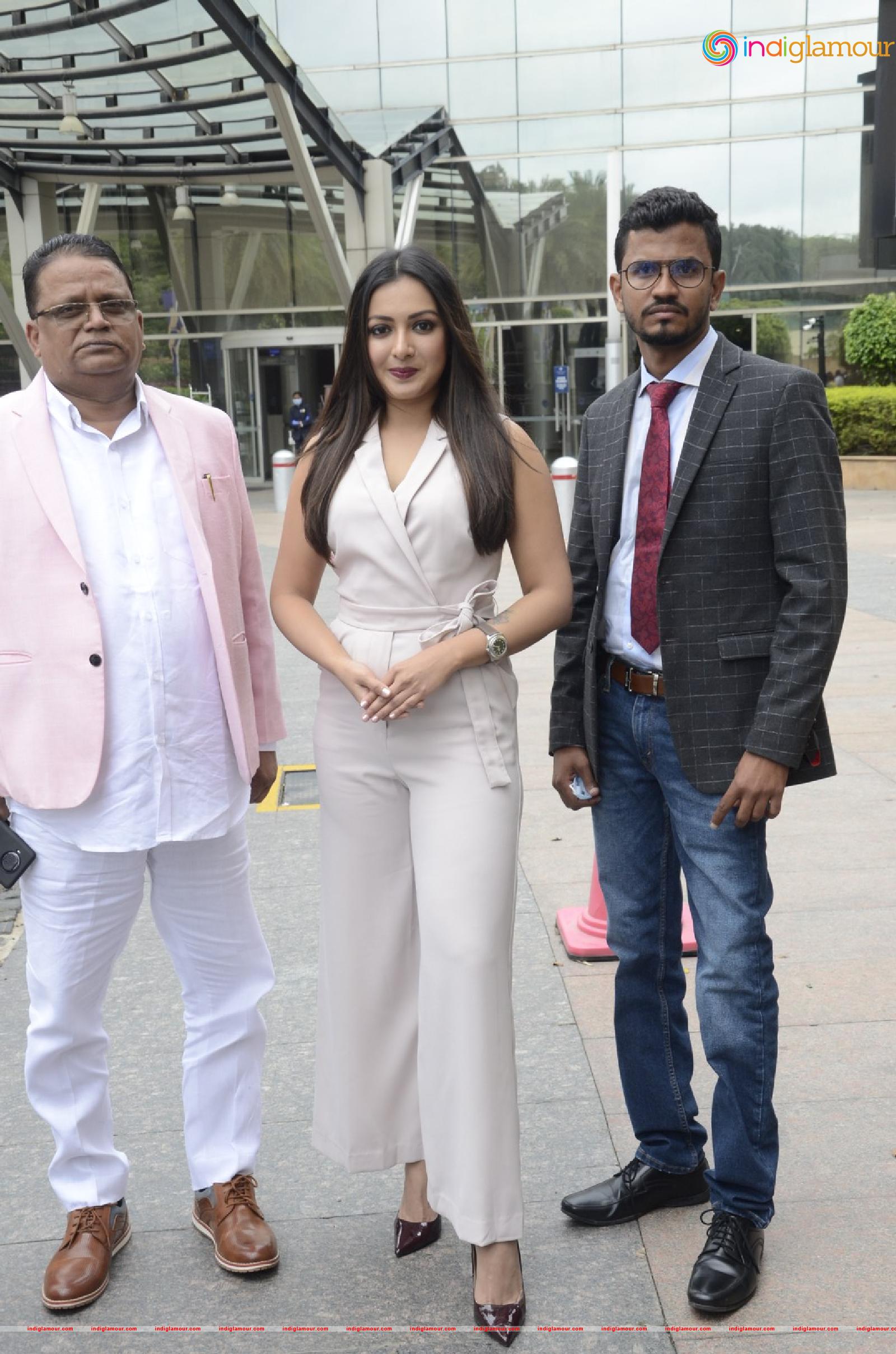 Catherine Tresa Actress hd photo