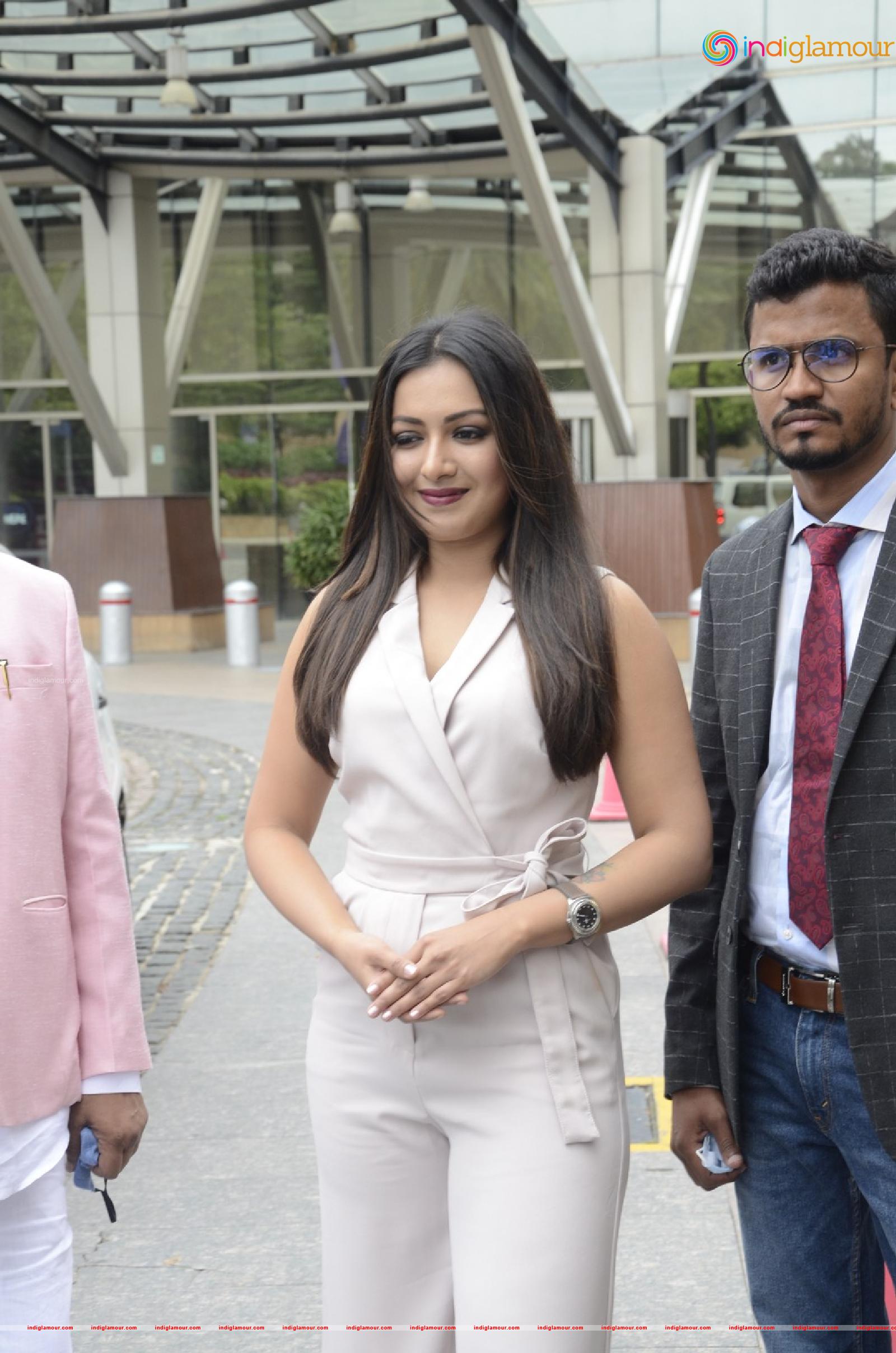 Catherine Tresa Actress hd photo