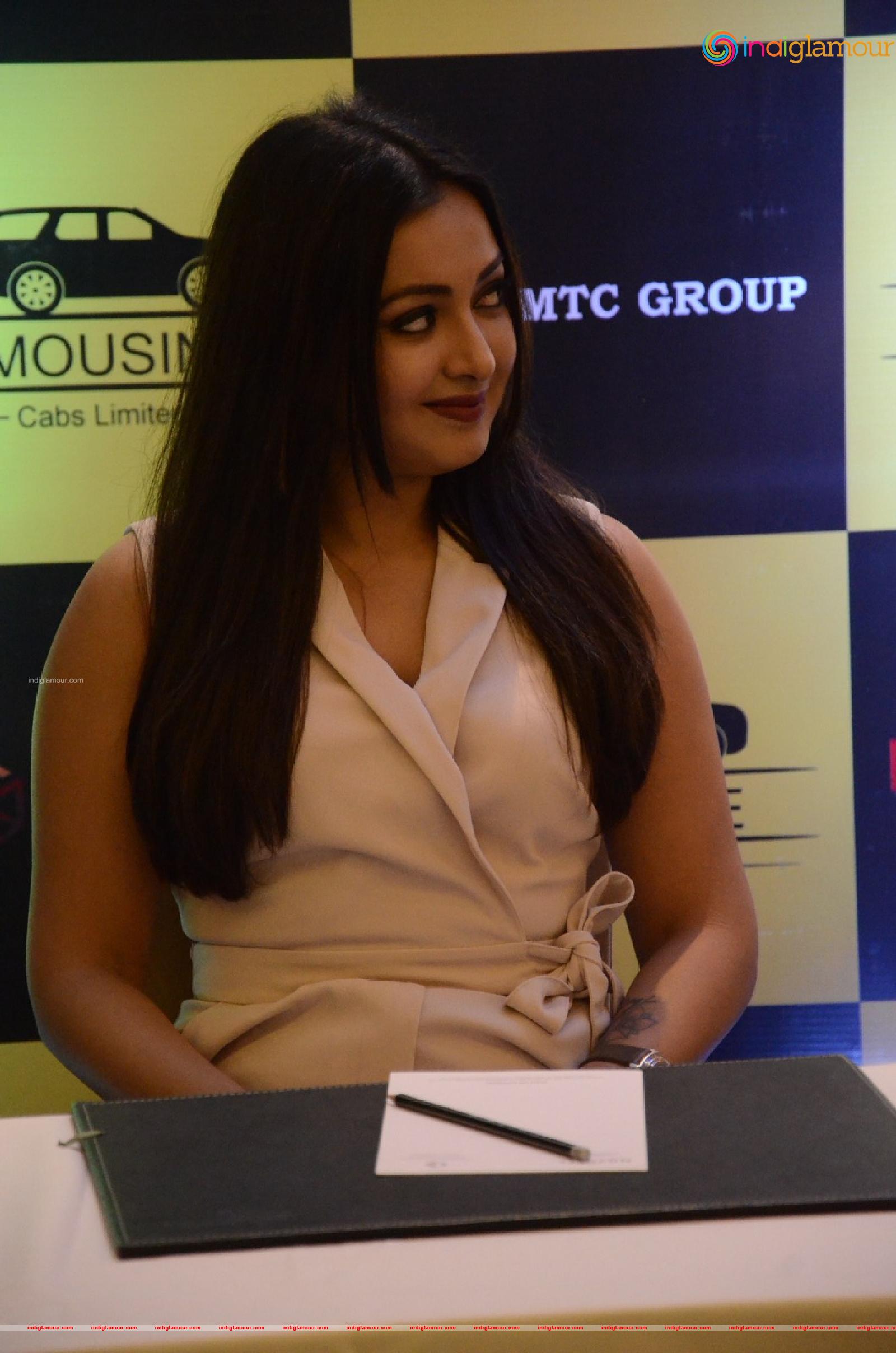 Catherine Tresa Actress hd photo