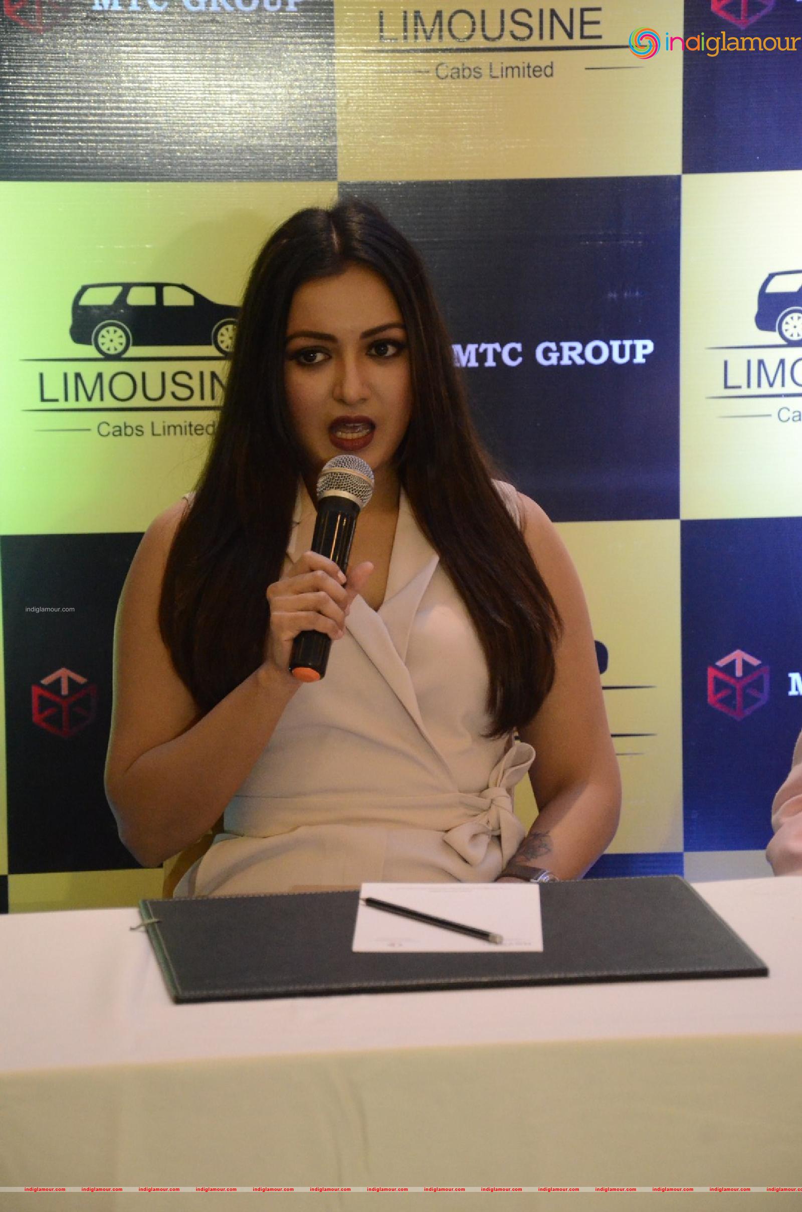 Catherine Tresa Actress hd photo