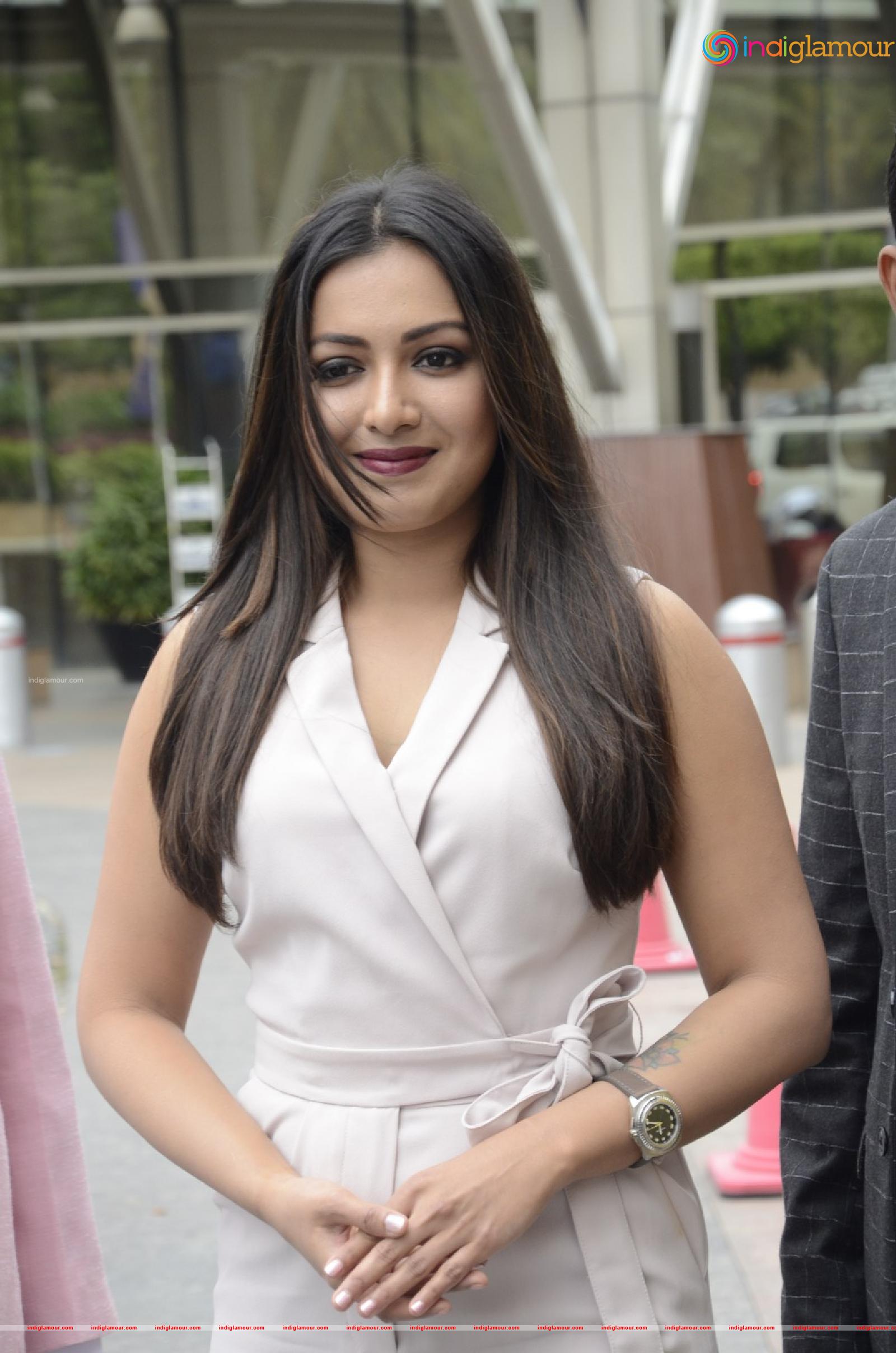 Catherine Tresa Actress hd photo