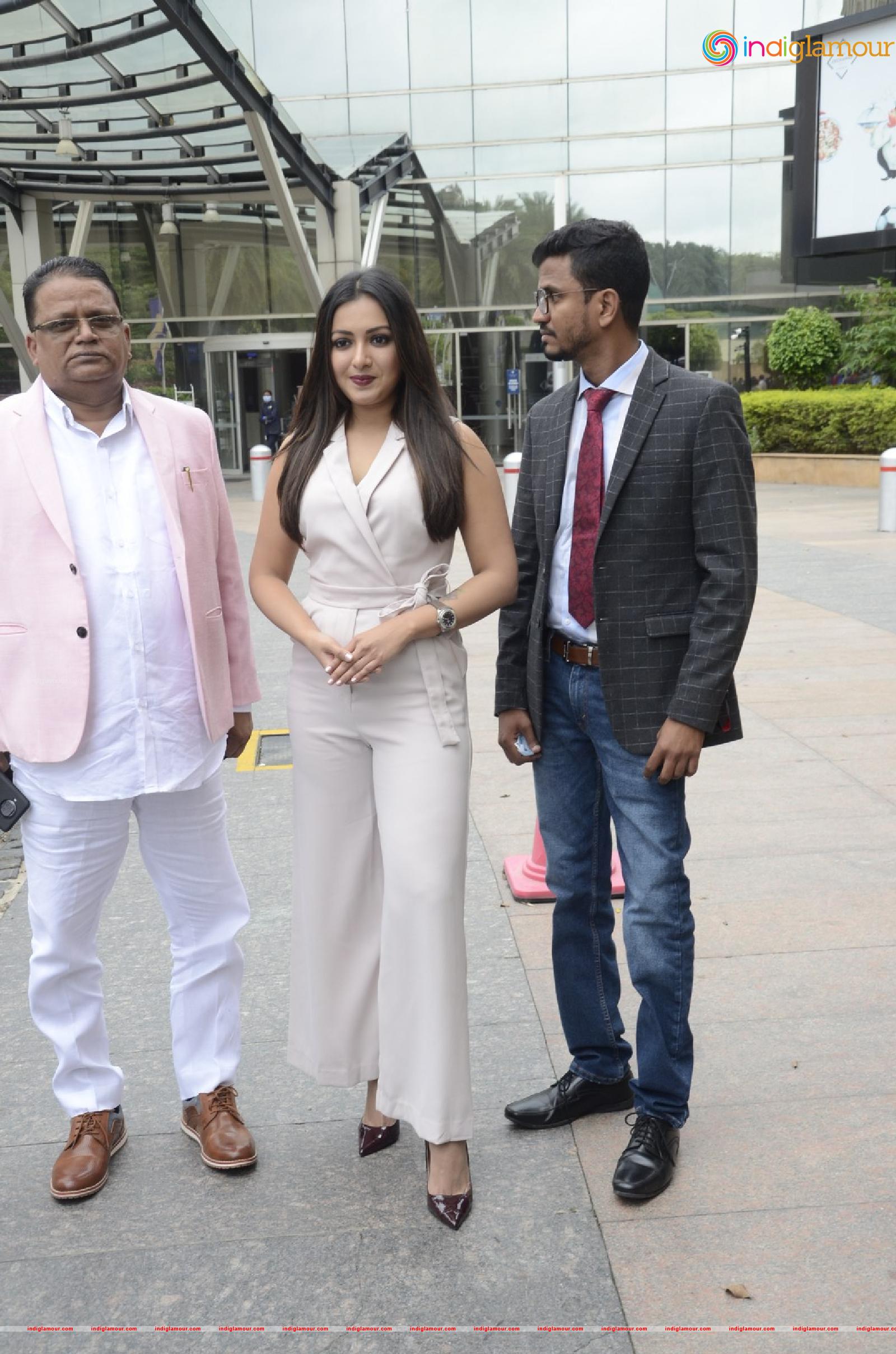 Catherine Tresa Actress hd photo