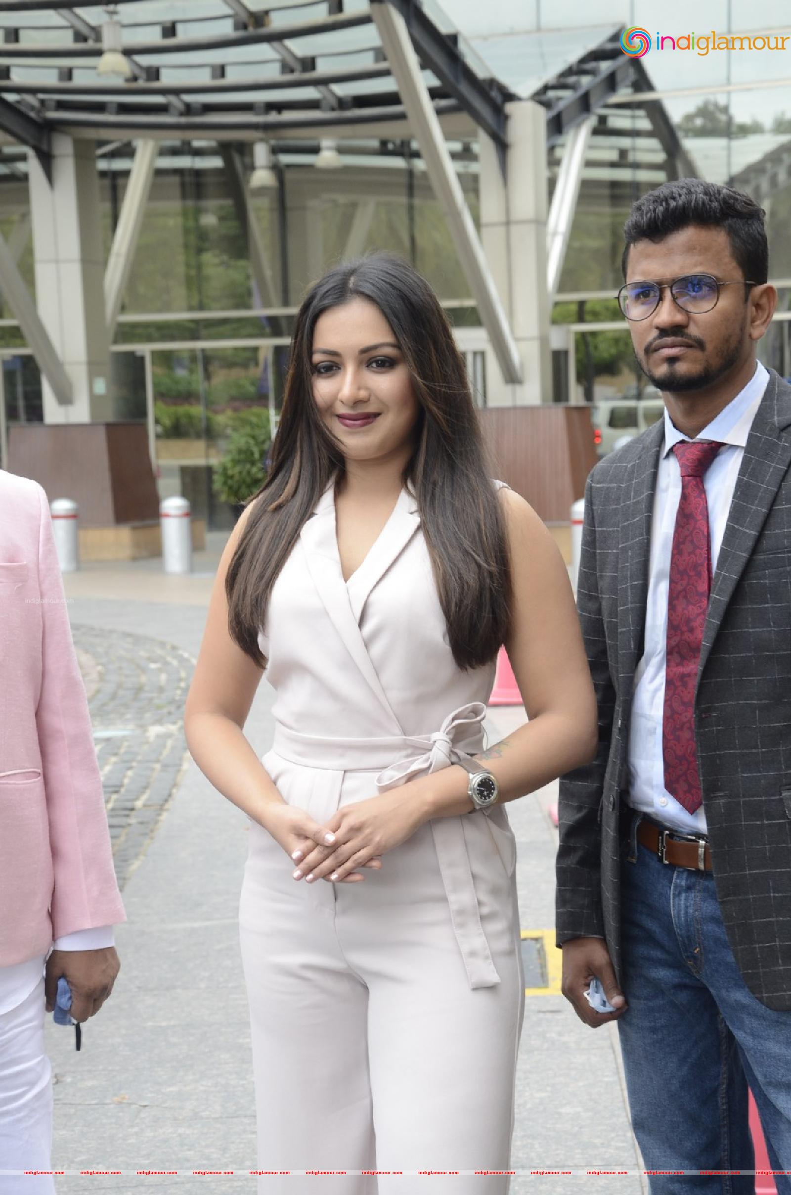 Catherine Tresa Actress hd photo