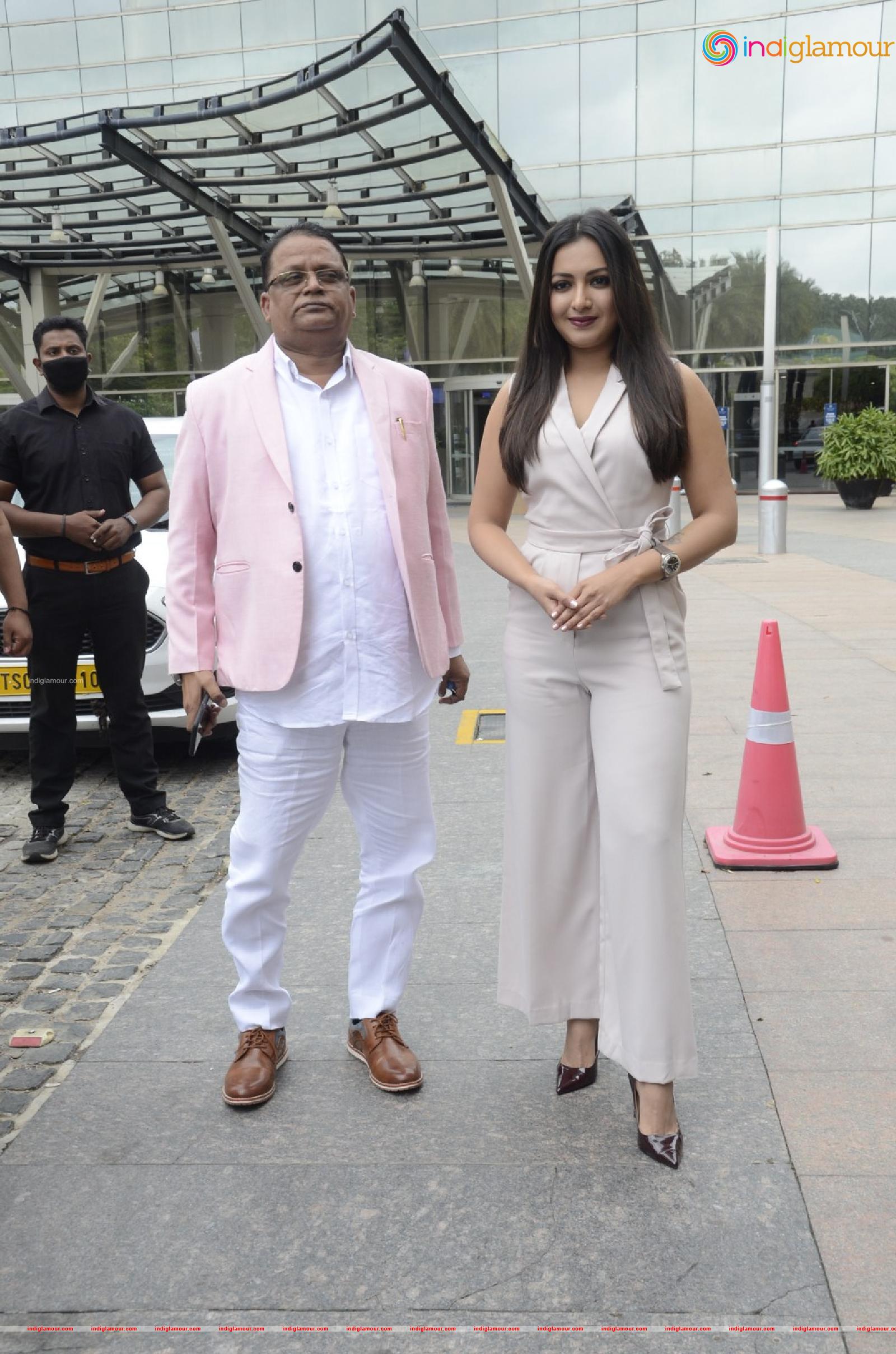 Catherine Tresa Actress hd photo