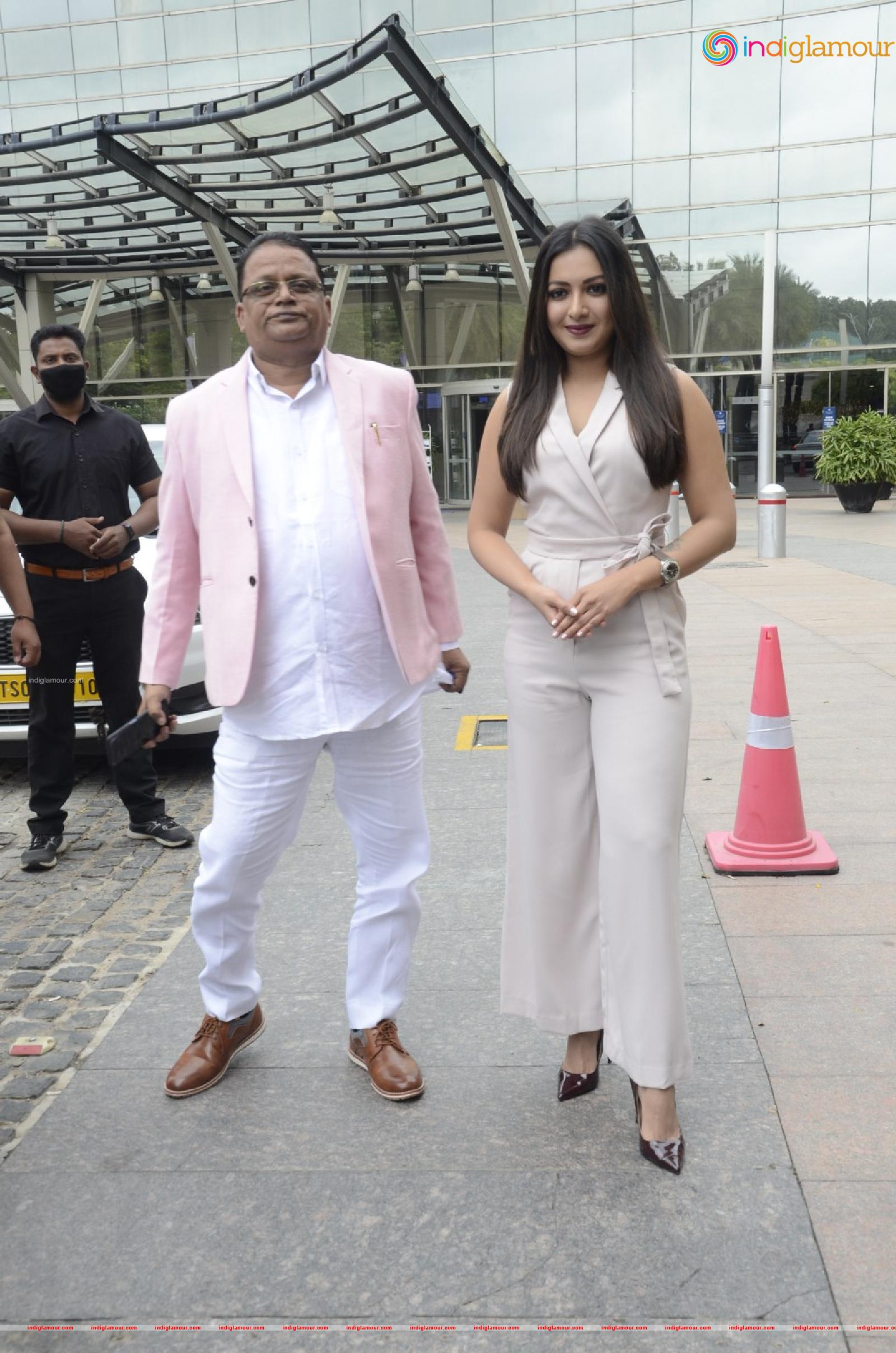 Catherine Tresa Actress hd photo