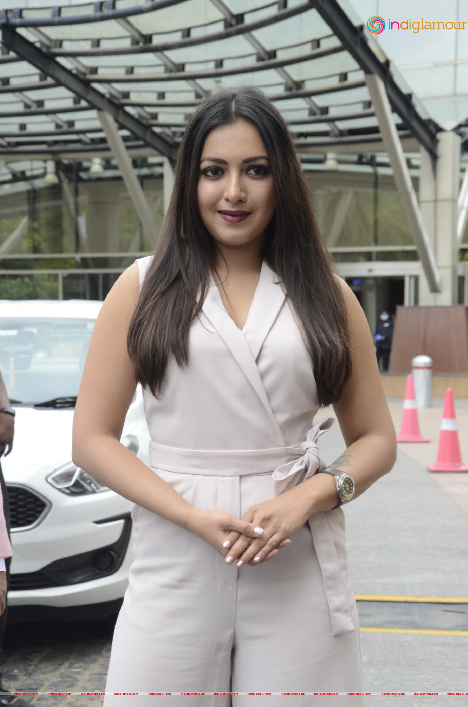 Catherine Tresa Actress hd photo