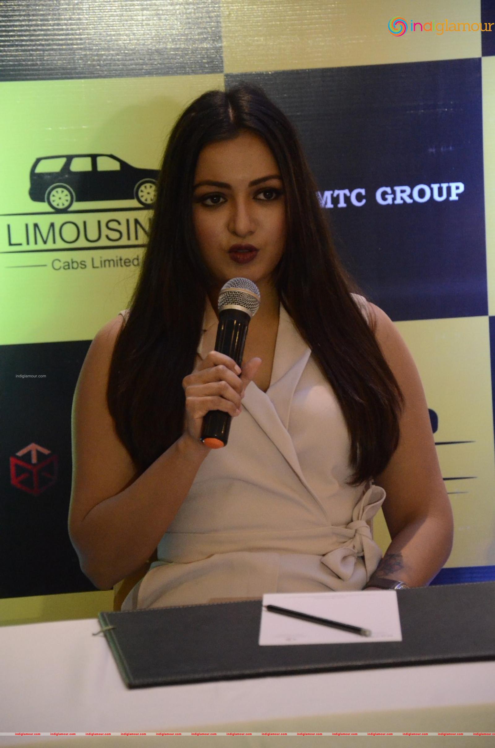 Catherine Tresa Actress hd photo