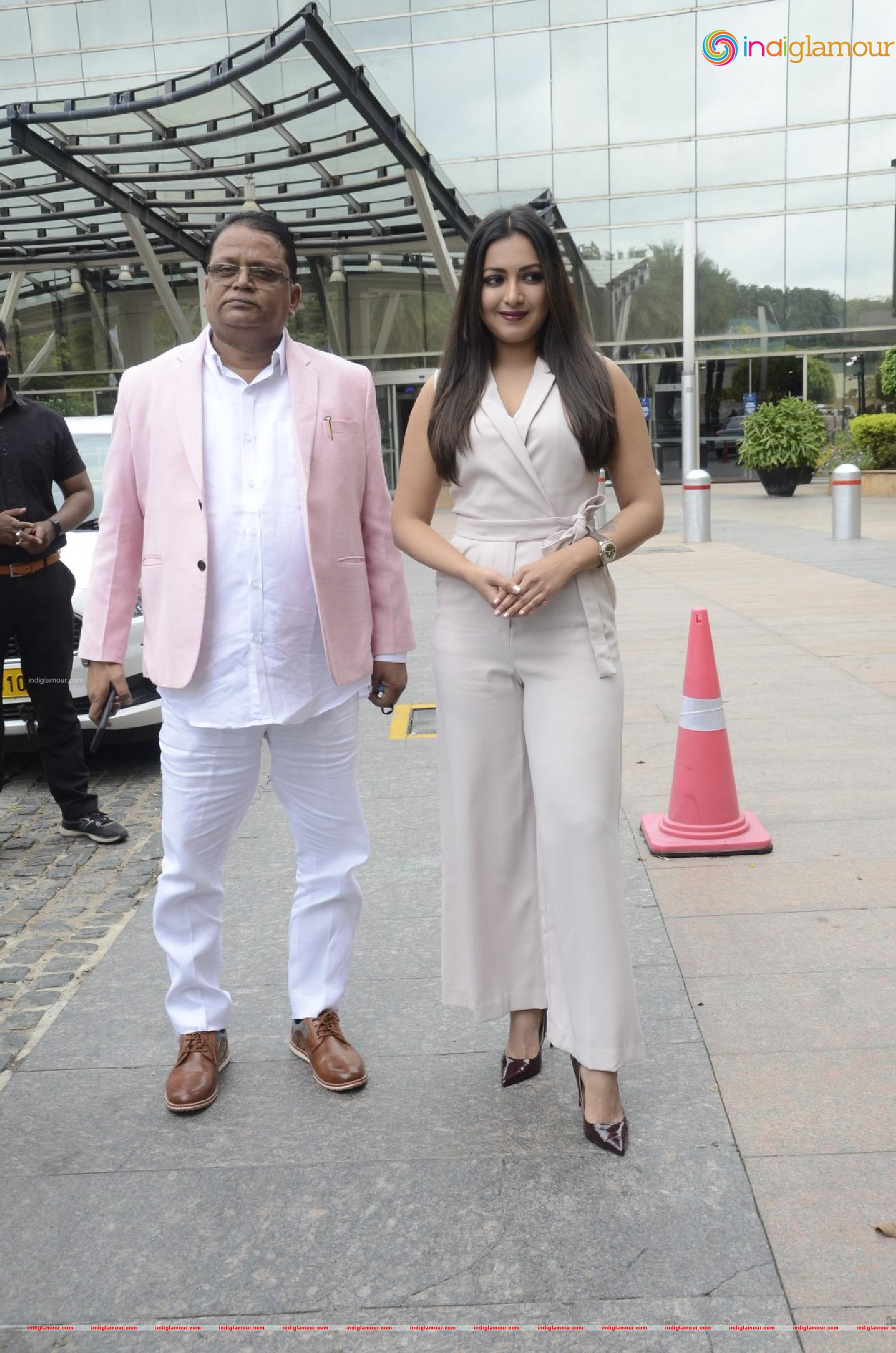 Catherine Tresa Actress hd photo