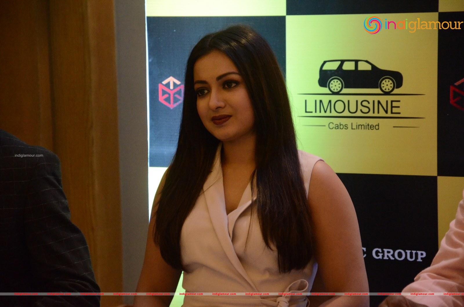 Catherine Tresa Actress hd photo