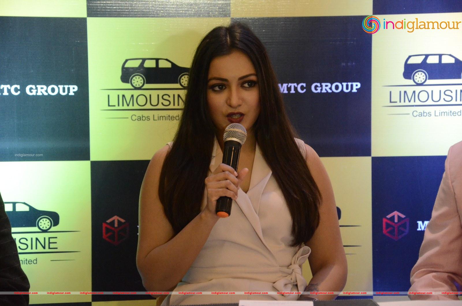 Catherine Tresa Actress hd photo