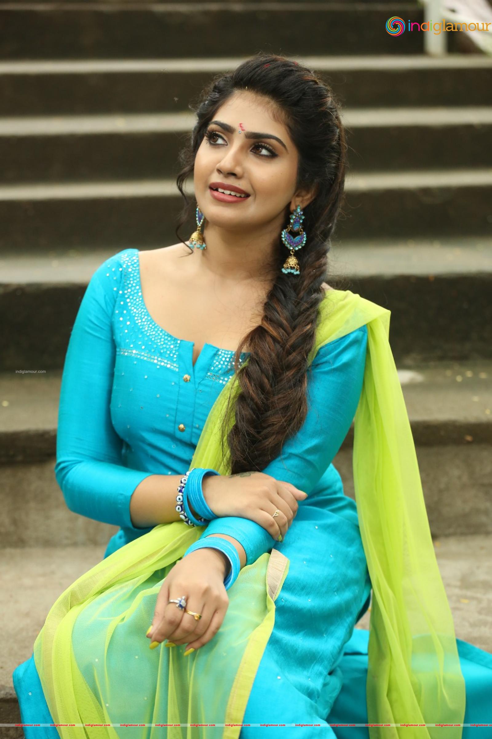 Varsha Viswanatham Actress hd photo