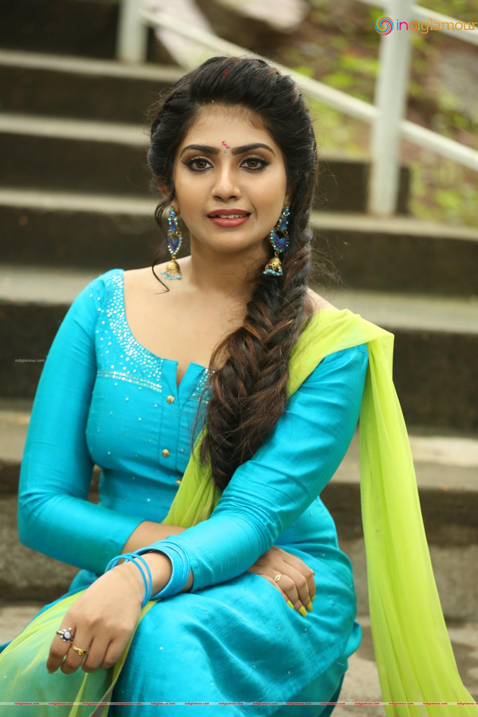 Varsha Viswanatham Actress hd photo