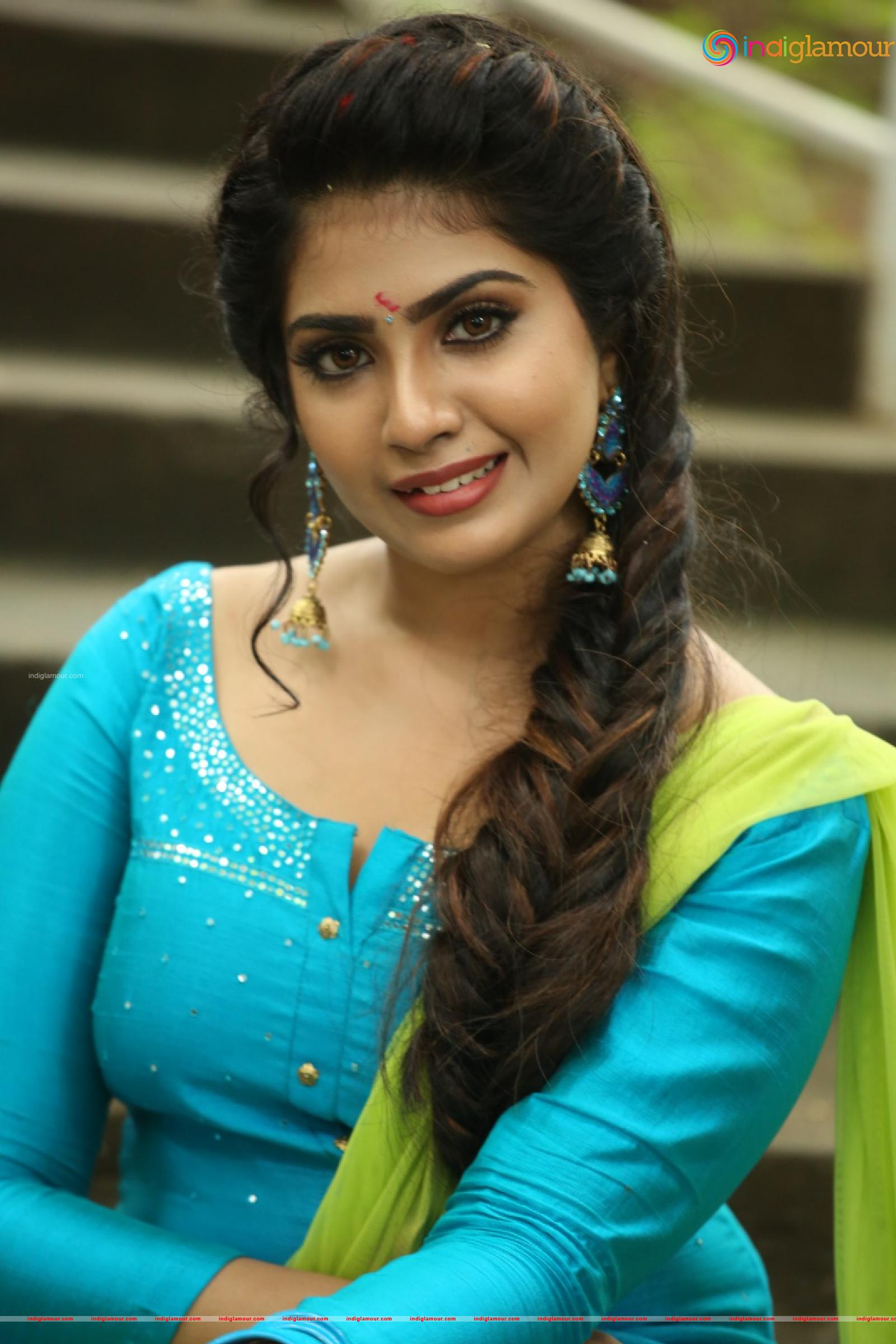 Varsha Viswanatham Actress hd photo