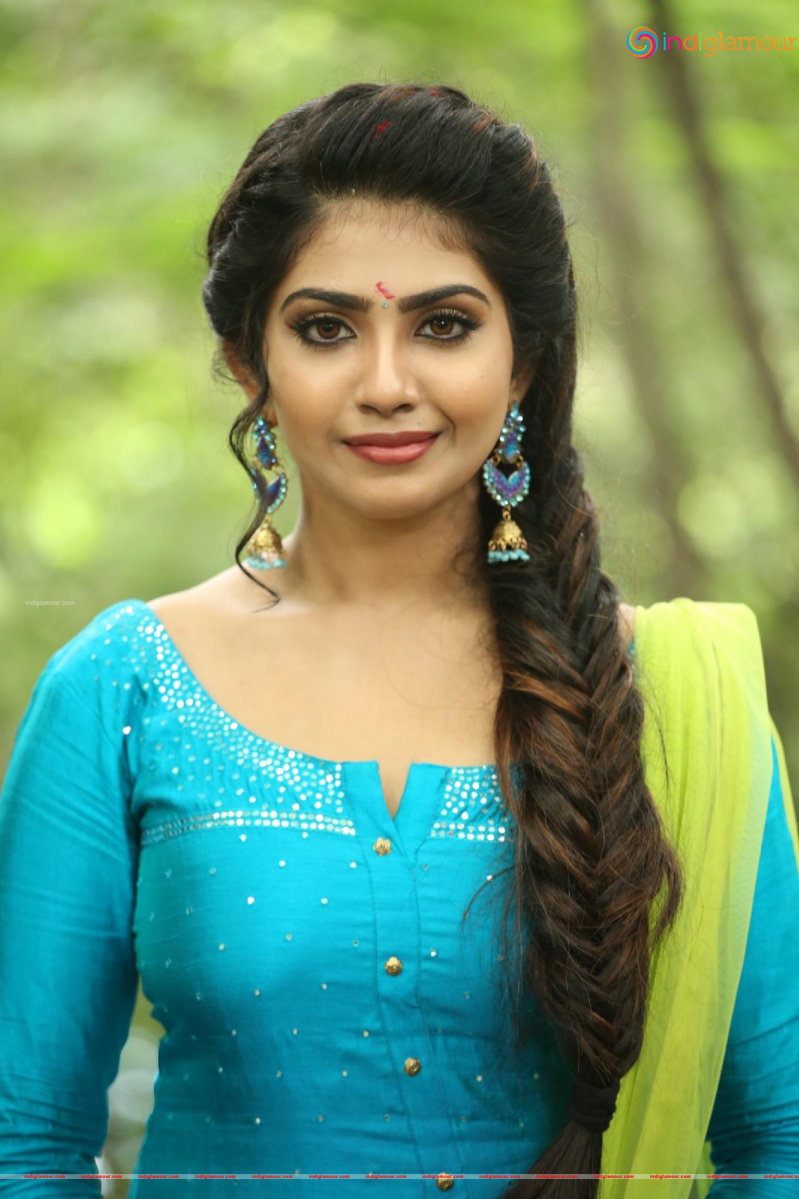 Varsha Viswanatham Actress hd photo
