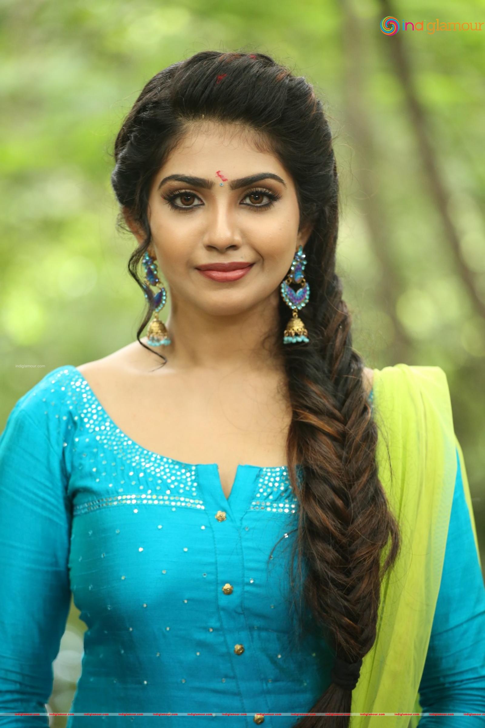 Varsha Viswanatham Actress hd photo