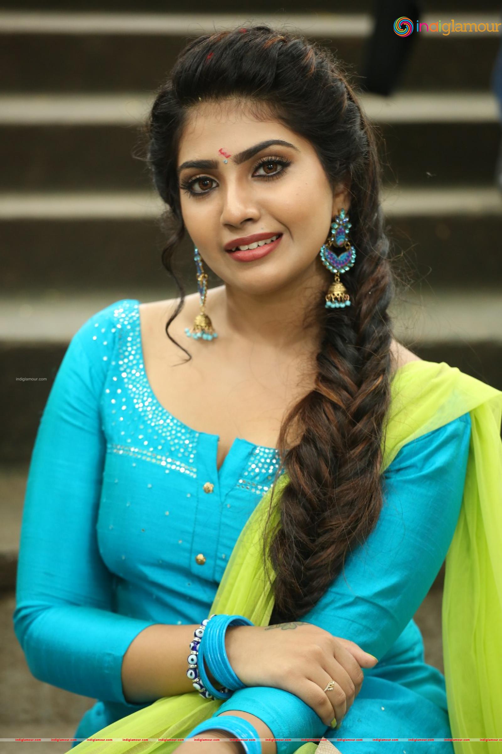 Varsha Viswanatham Actress hd photo