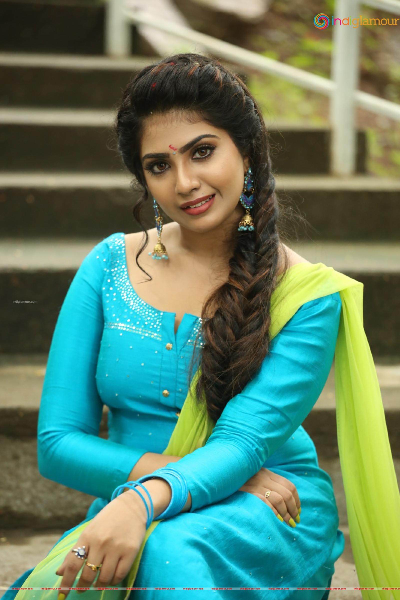 Varsha Viswanatham Actress hd photo