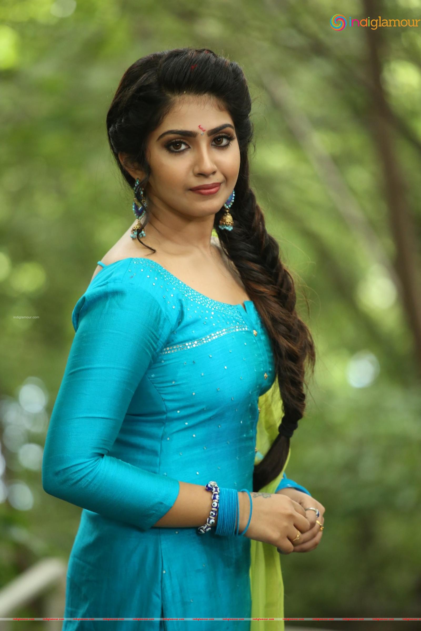 Varsha Viswanatham Actress hd photo