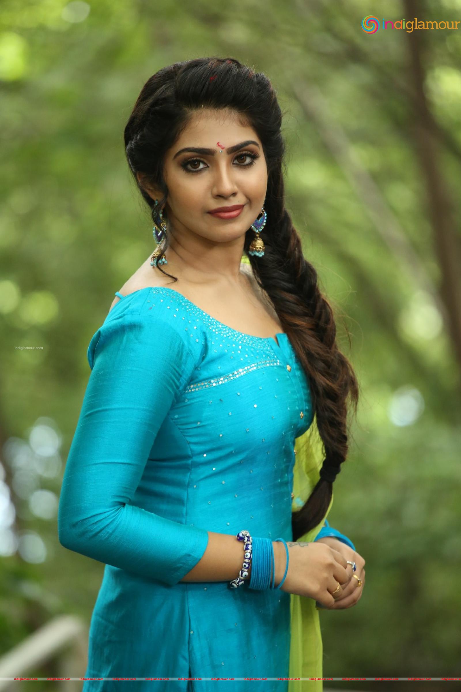 Varsha Viswanatham Actress hd photo
