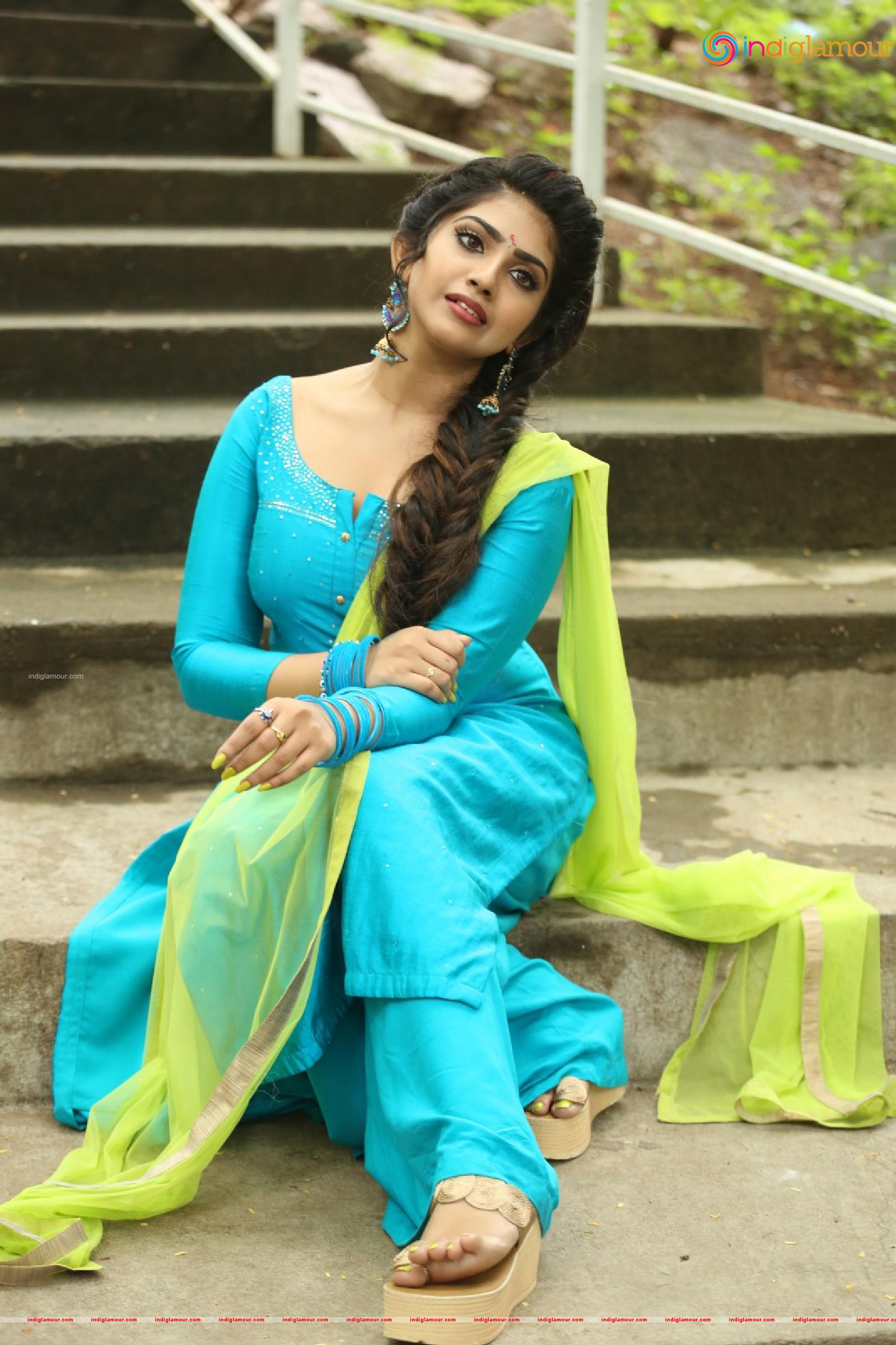 Varsha Viswanatham Actress hd photo