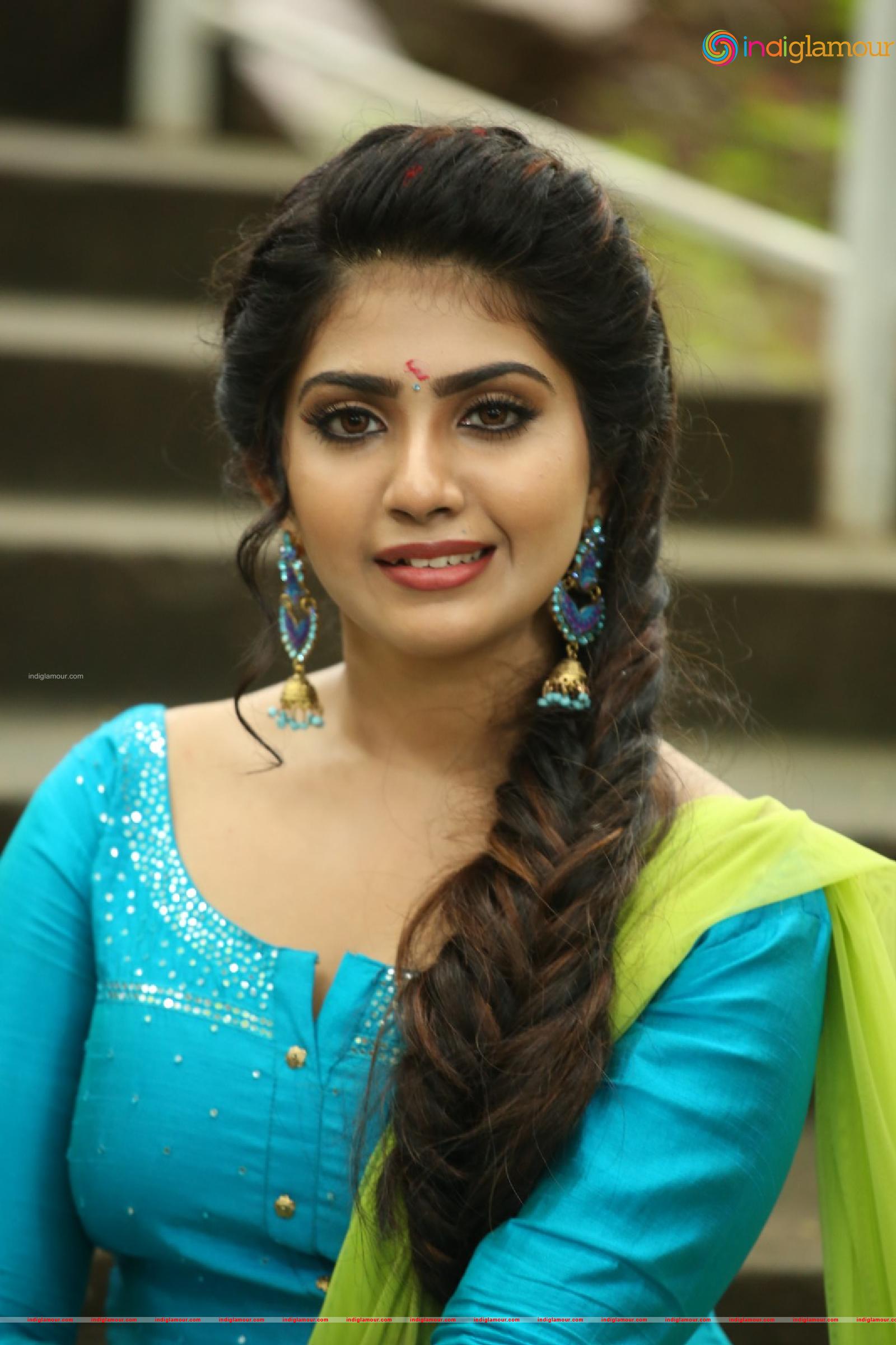 Varsha Viswanatham Actress hd photo