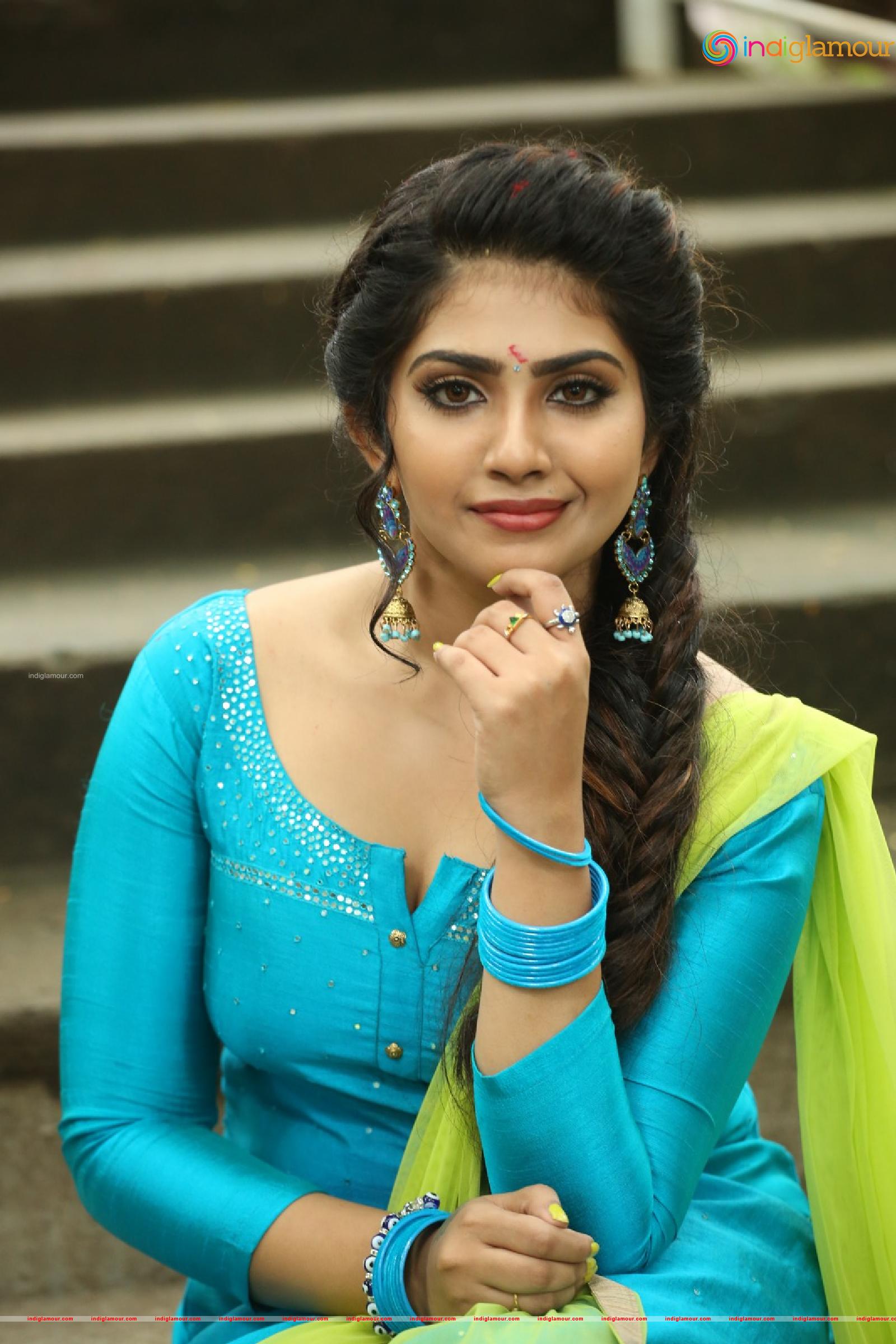Varsha Viswanatham Actress hd photo