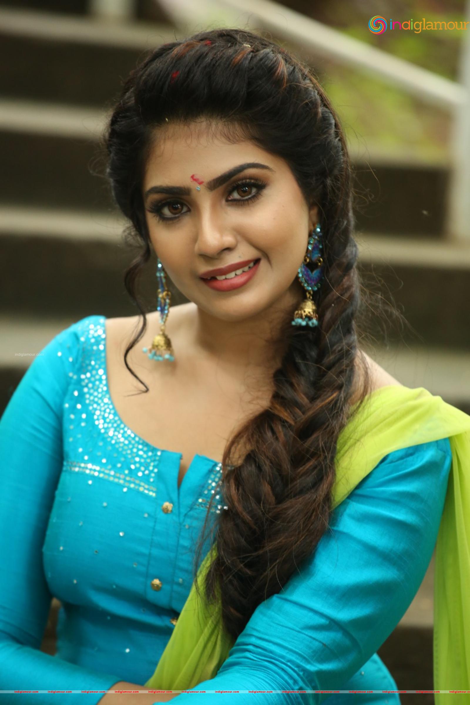 Varsha Viswanatham Actress hd photo