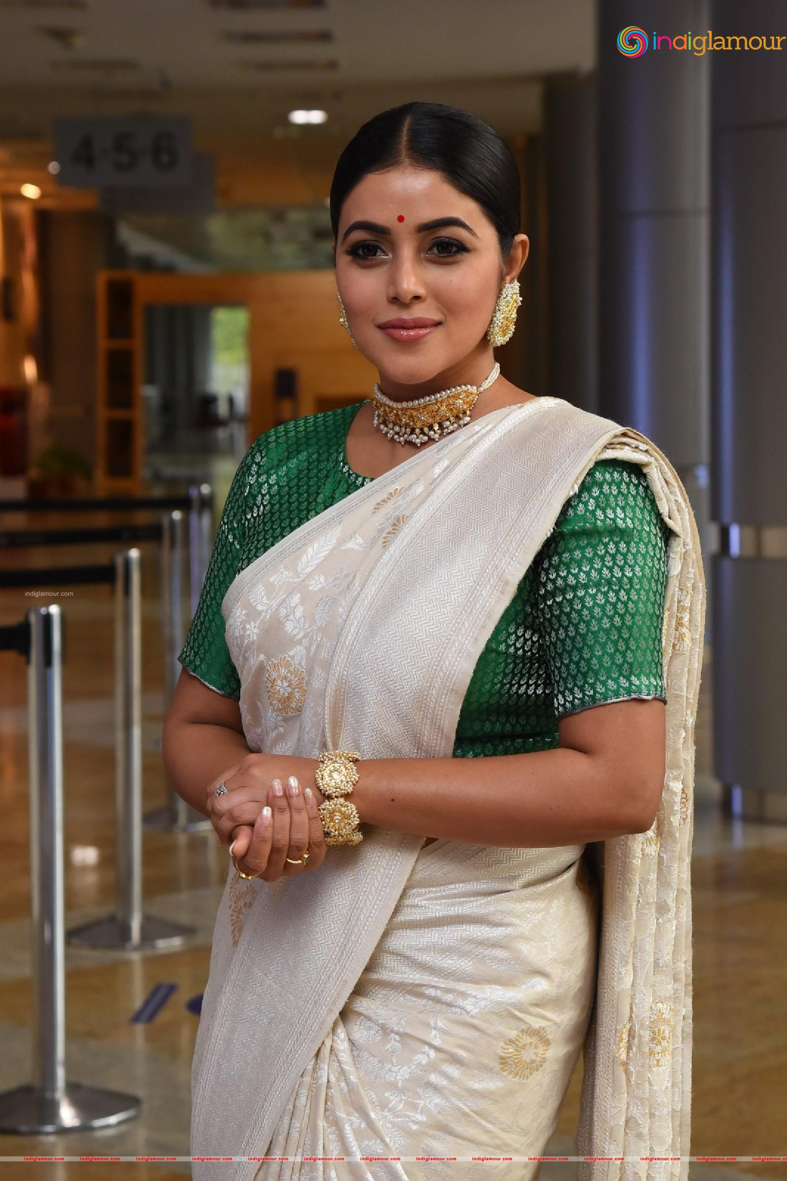 Shamna Kasim Actress hd photo