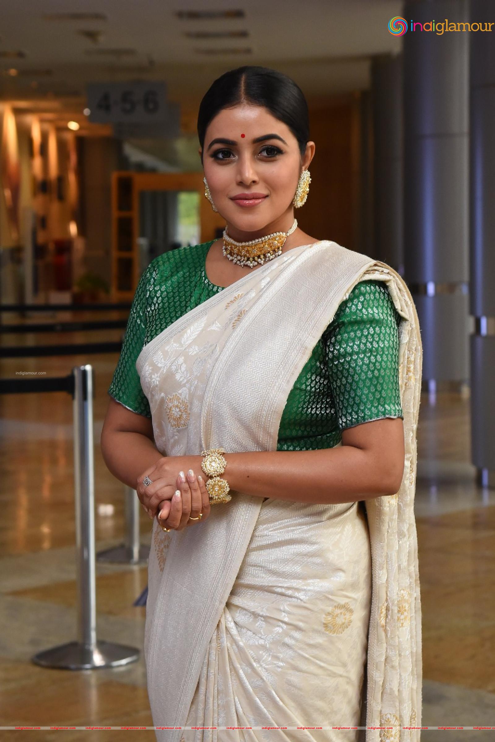 Shamna Kasim Actress hd photo