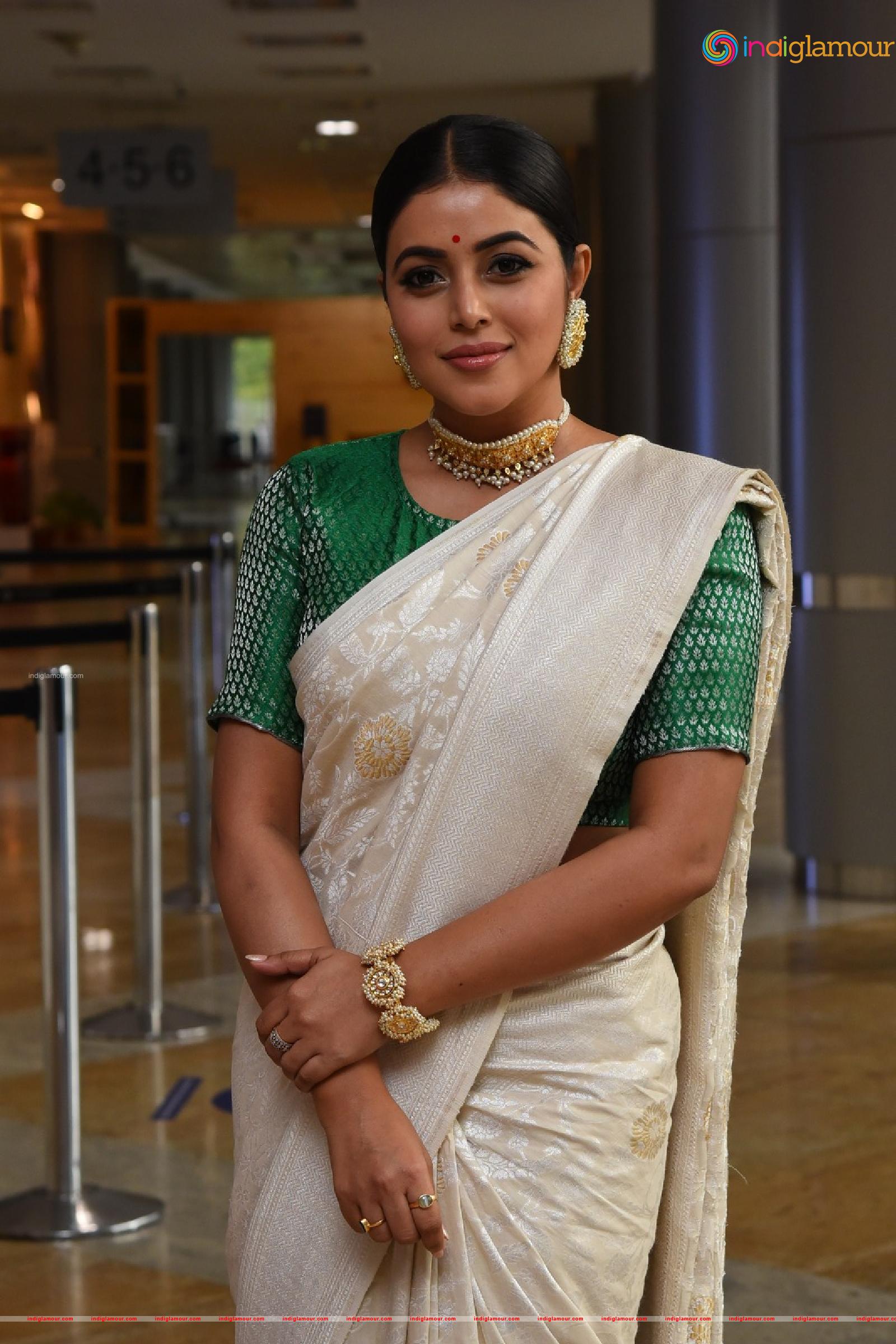 Shamna Kasim Actress hd photo