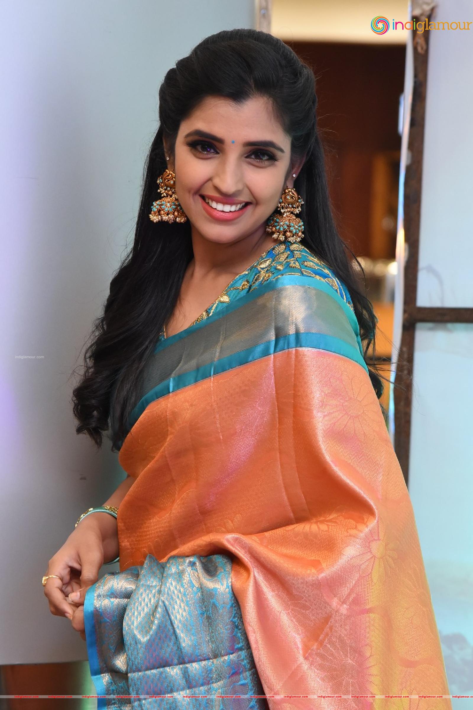 Syamala Actress hd photo